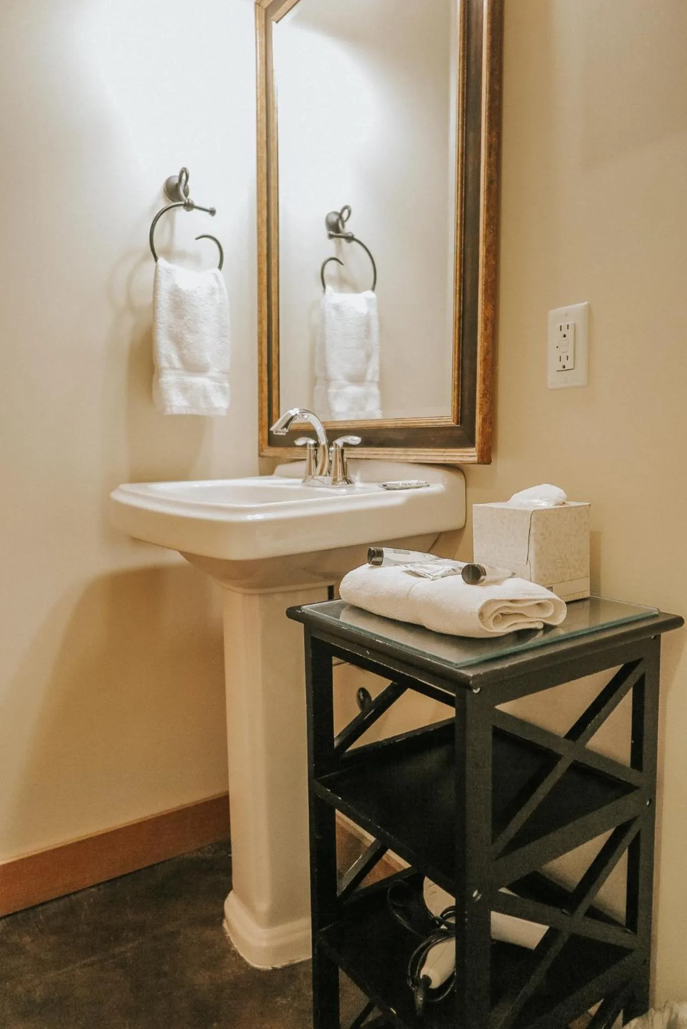 Bathroom in Cobble Wood and Bird Sanctuary Guest Houses
