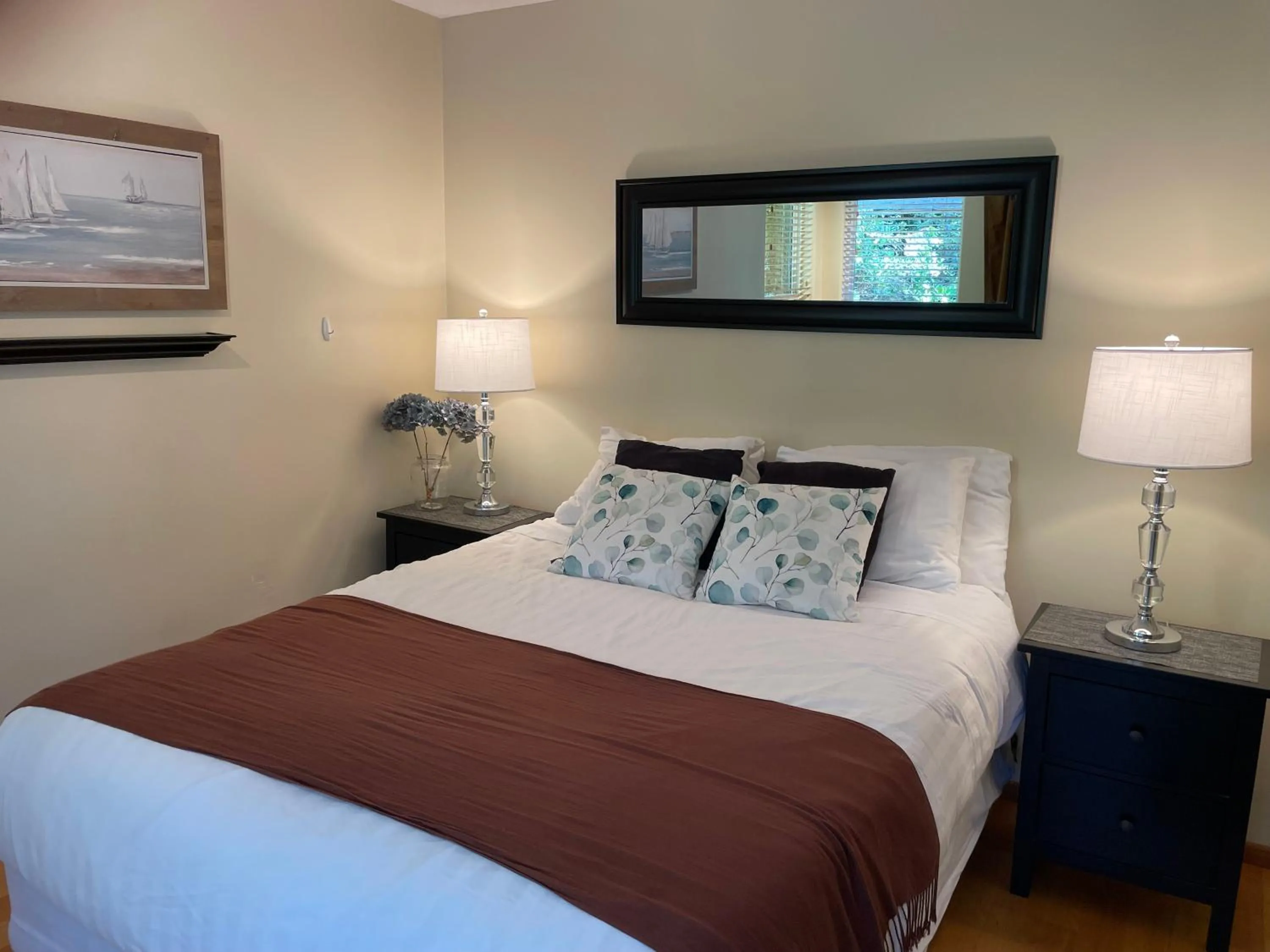 Bed in Cobble Wood and Bird Sanctuary Guest Houses