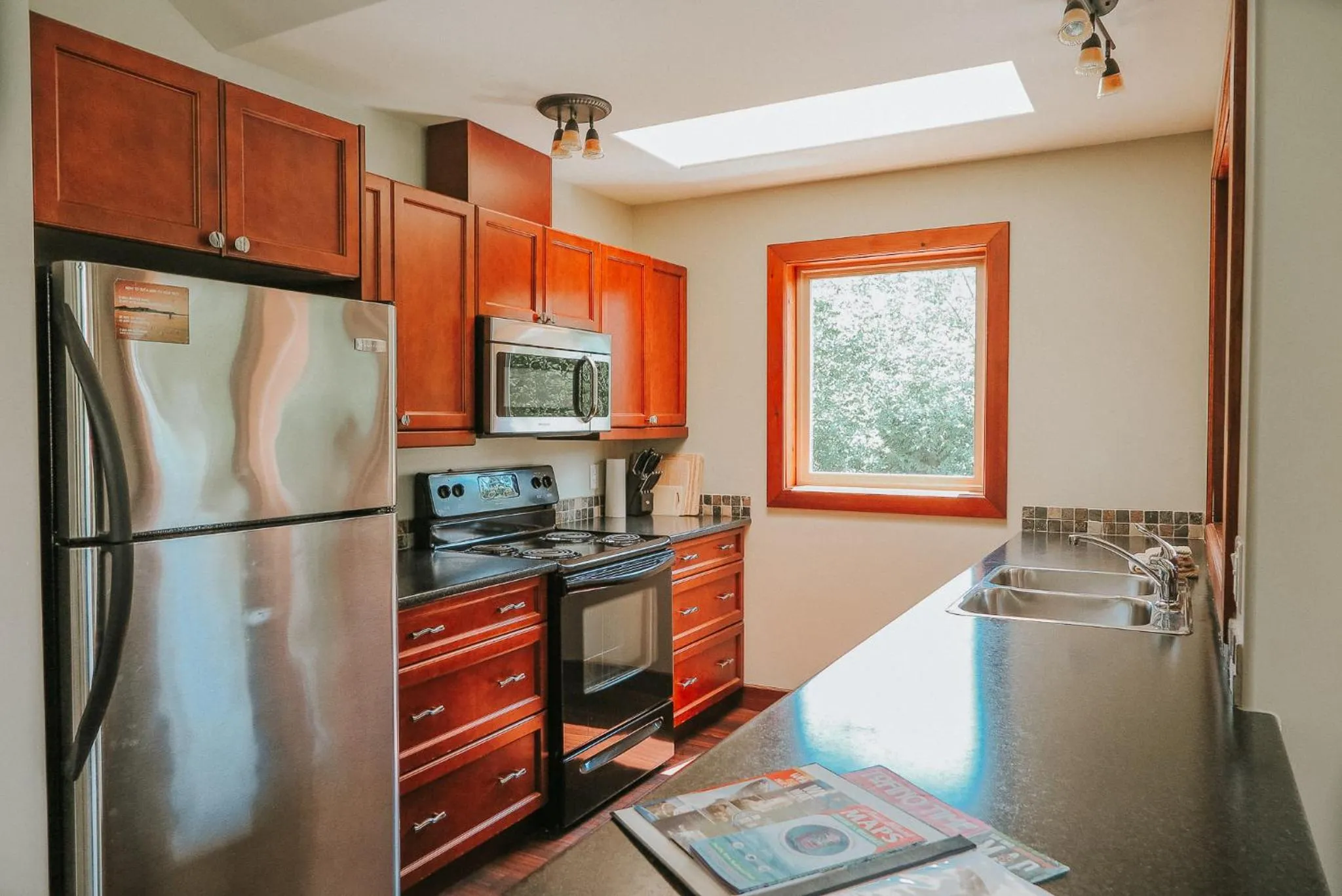 Kitchen or kitchenette in Cobble Wood and Bird Sanctuary Guest Houses