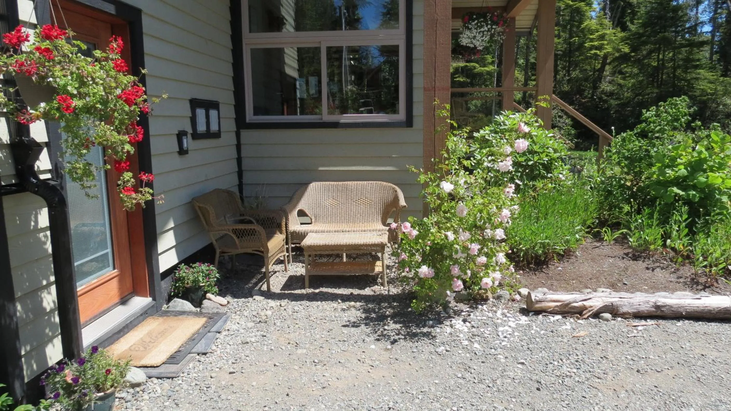 Garden in Cobble Wood and Bird Sanctuary Guest Houses