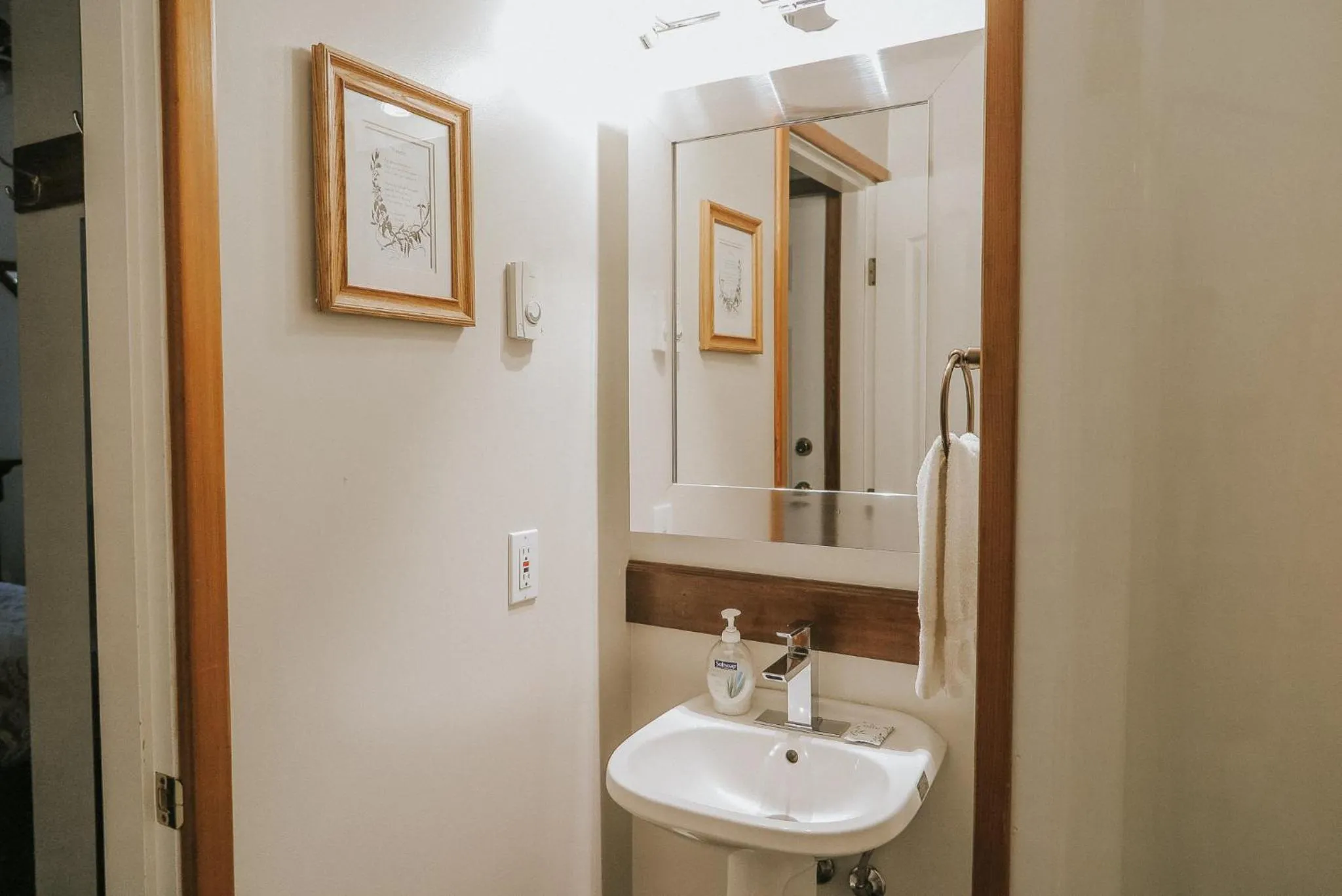 Bathroom in Cobble Wood and Bird Sanctuary Guest Houses