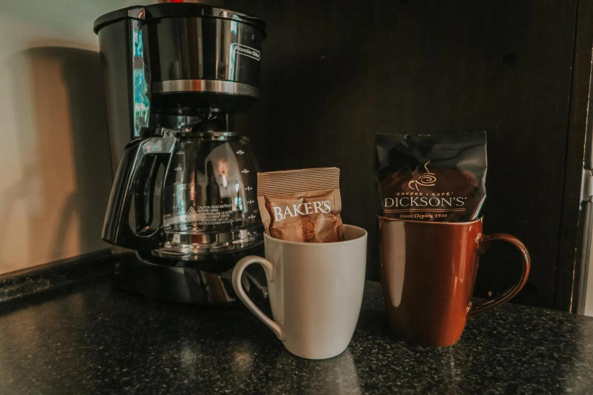 Coffee/tea facilities in Cobble Wood and Bird Sanctuary Guest Houses