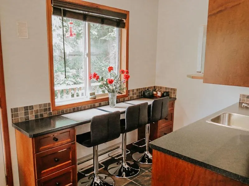 Kitchen or kitchenette in Cobble Wood and Bird Sanctuary Guest Houses