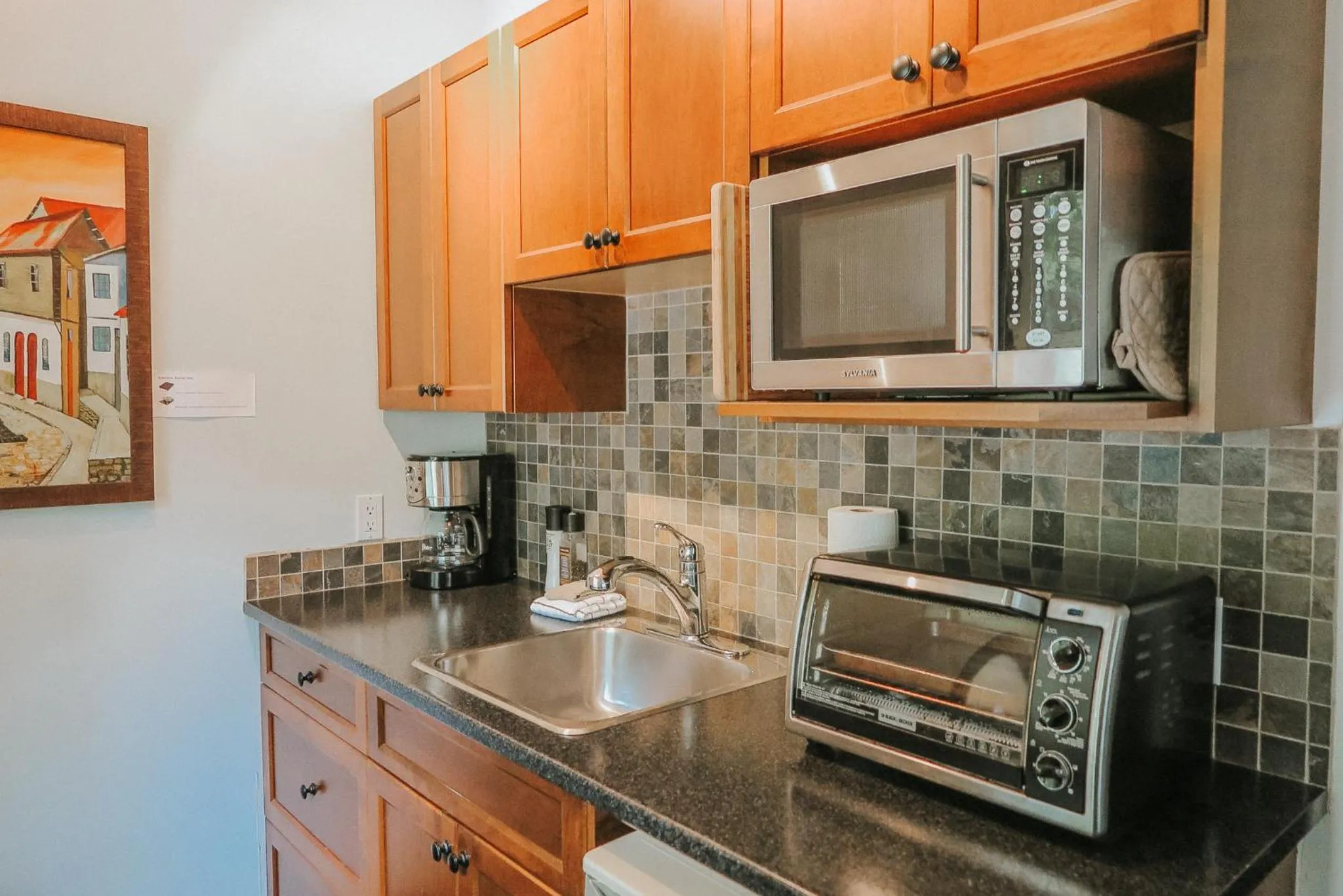 Kitchen or kitchenette in Cobble Wood and Bird Sanctuary Guest Houses