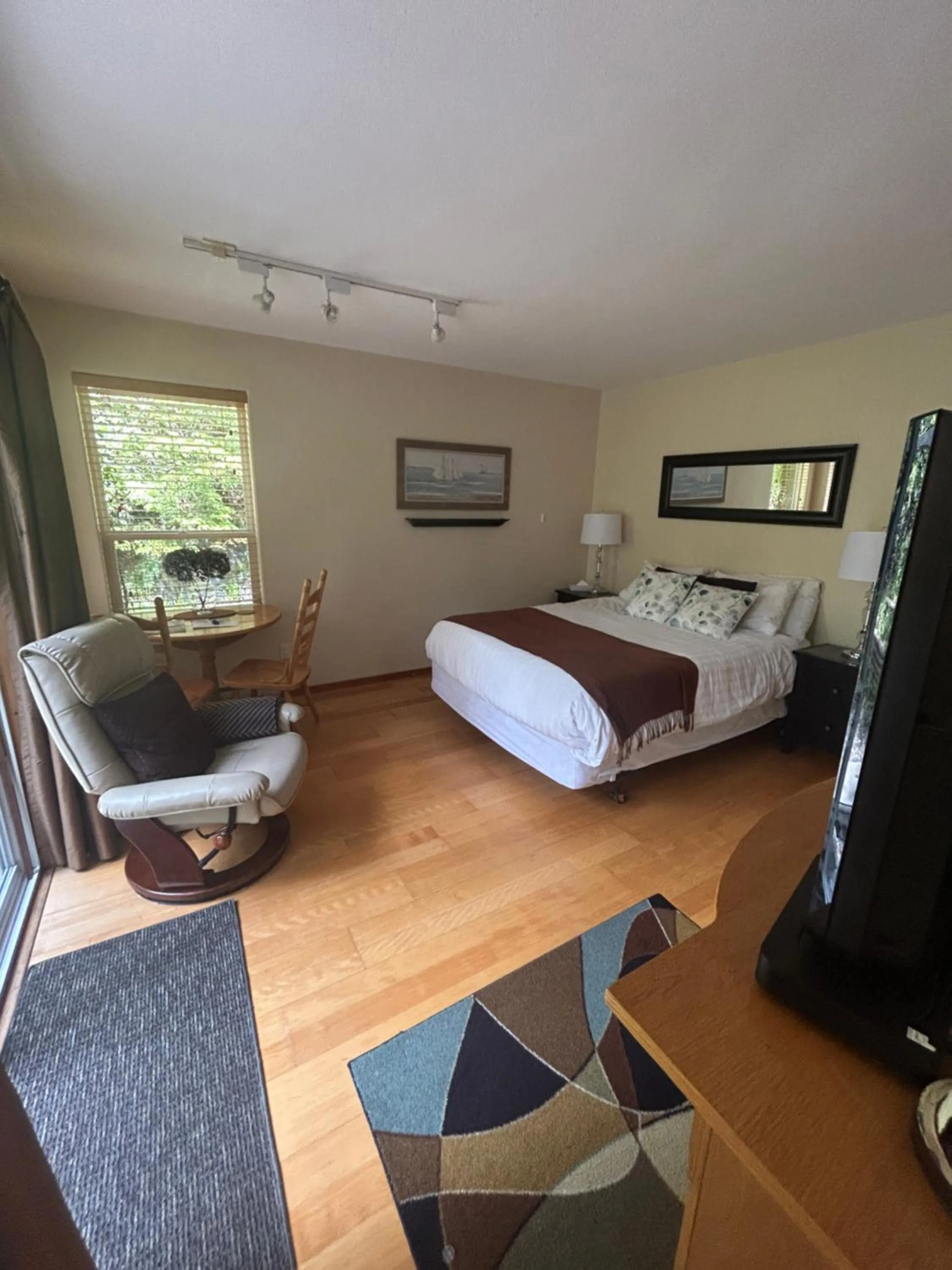 Bedroom, Bed in Cobble Wood and Bird Sanctuary Guest Houses