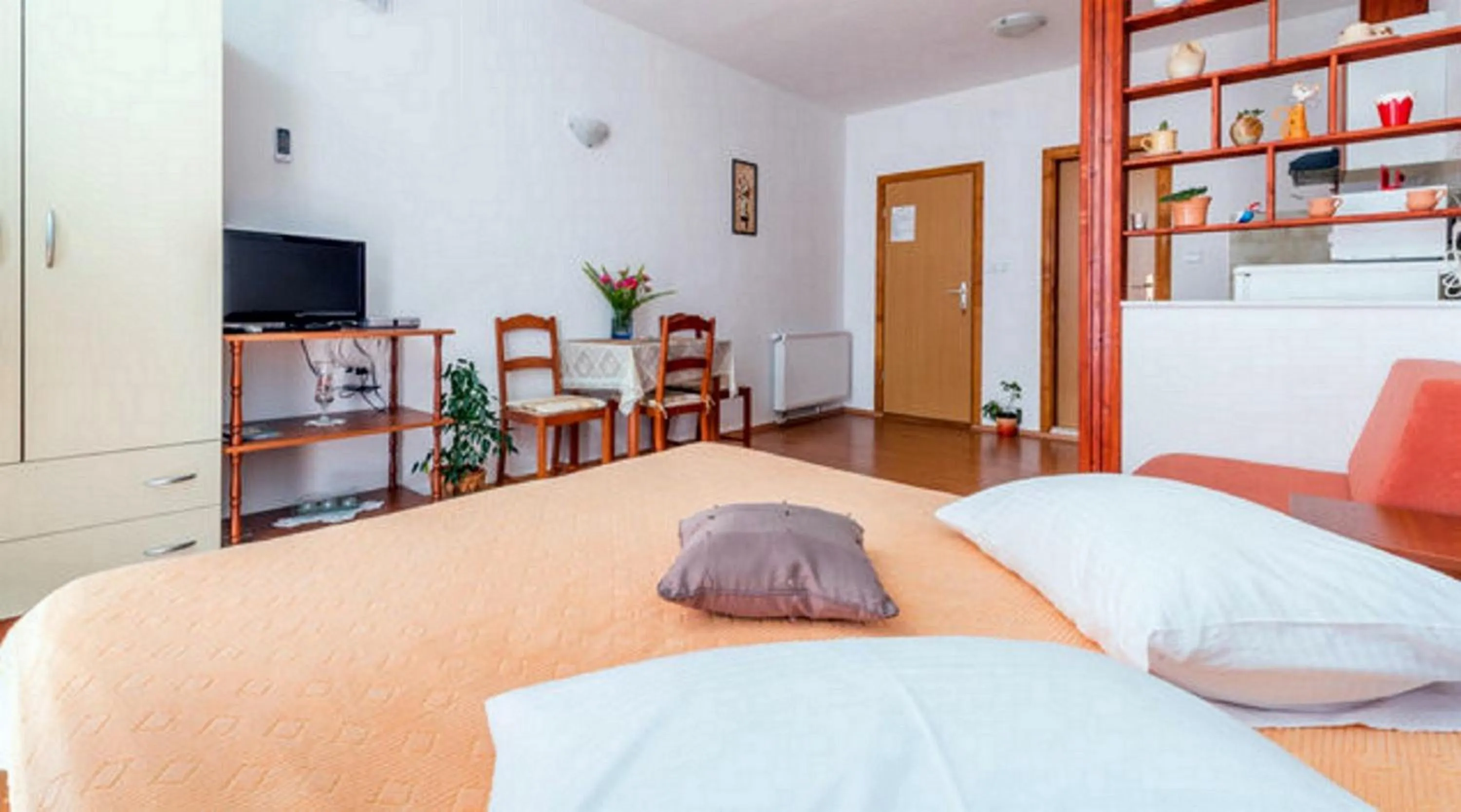 TV and multimedia, Bed in Guest House Fontana