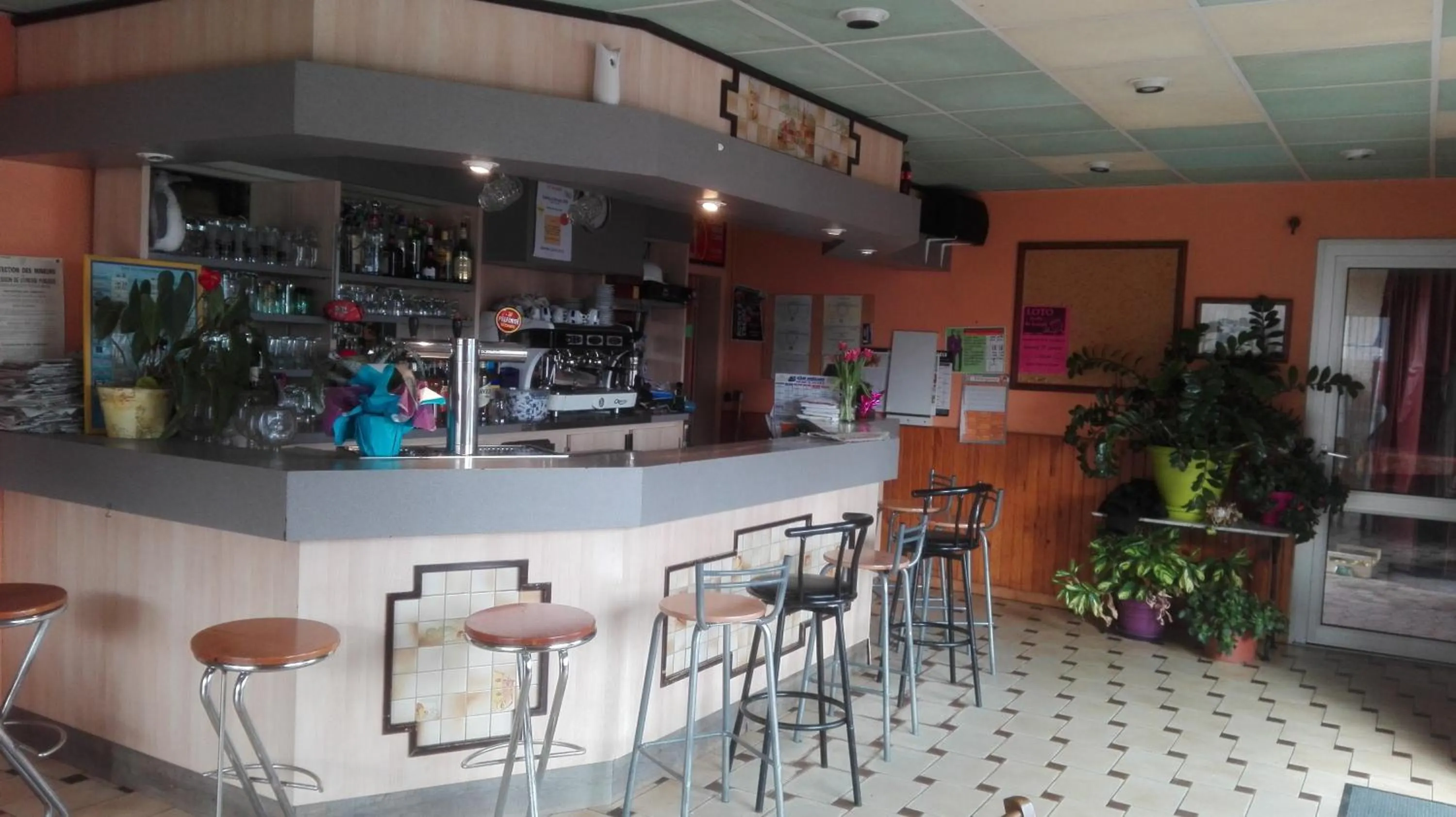 Lounge or bar in Le Barry