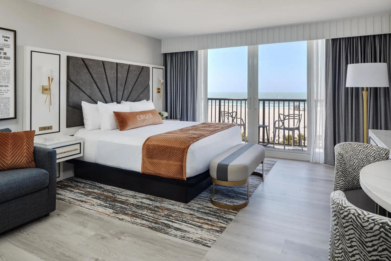 Bed in Cirque St Armands Beachside