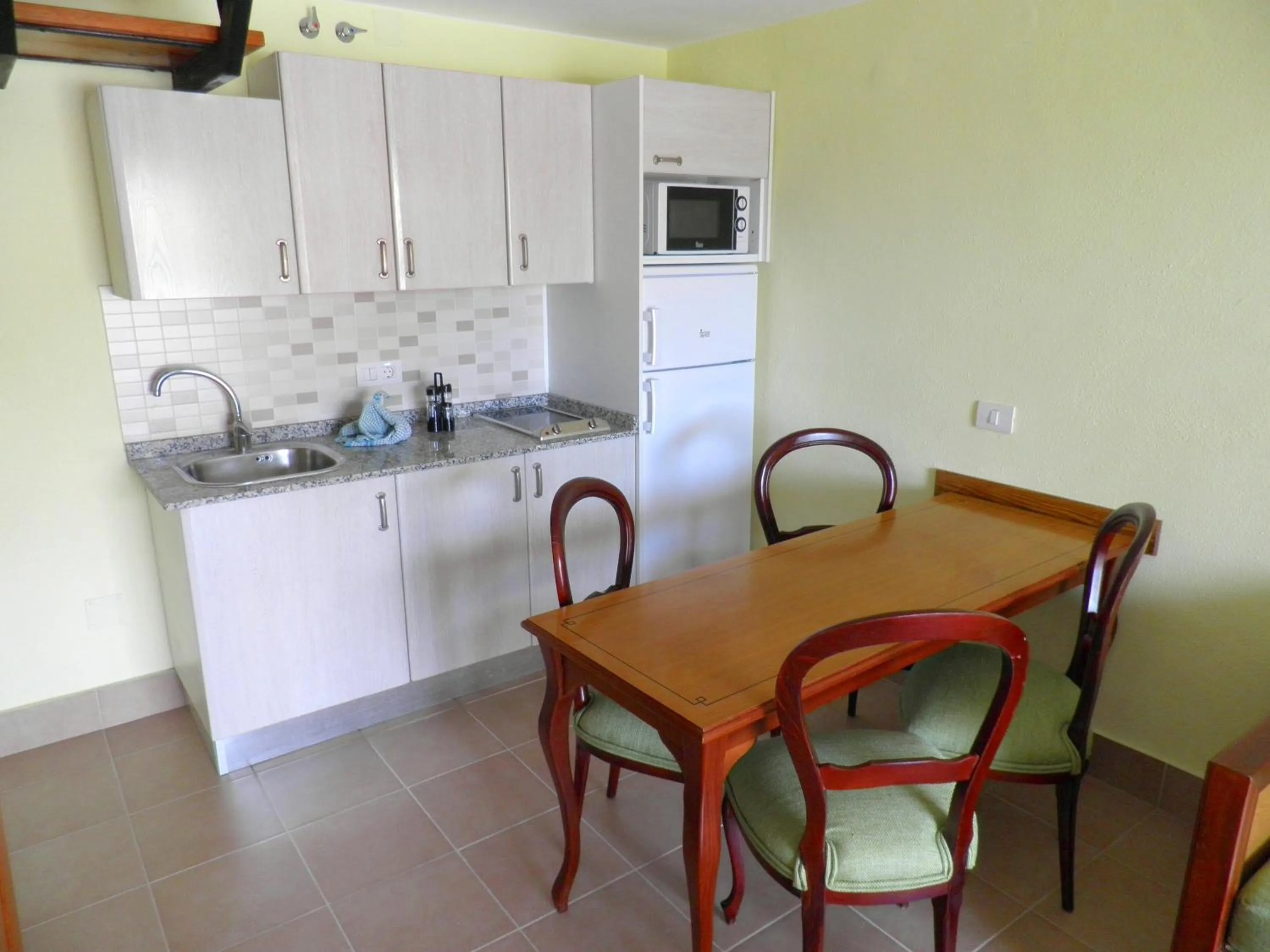 Kitchen or kitchenette in Playamar Bungalows