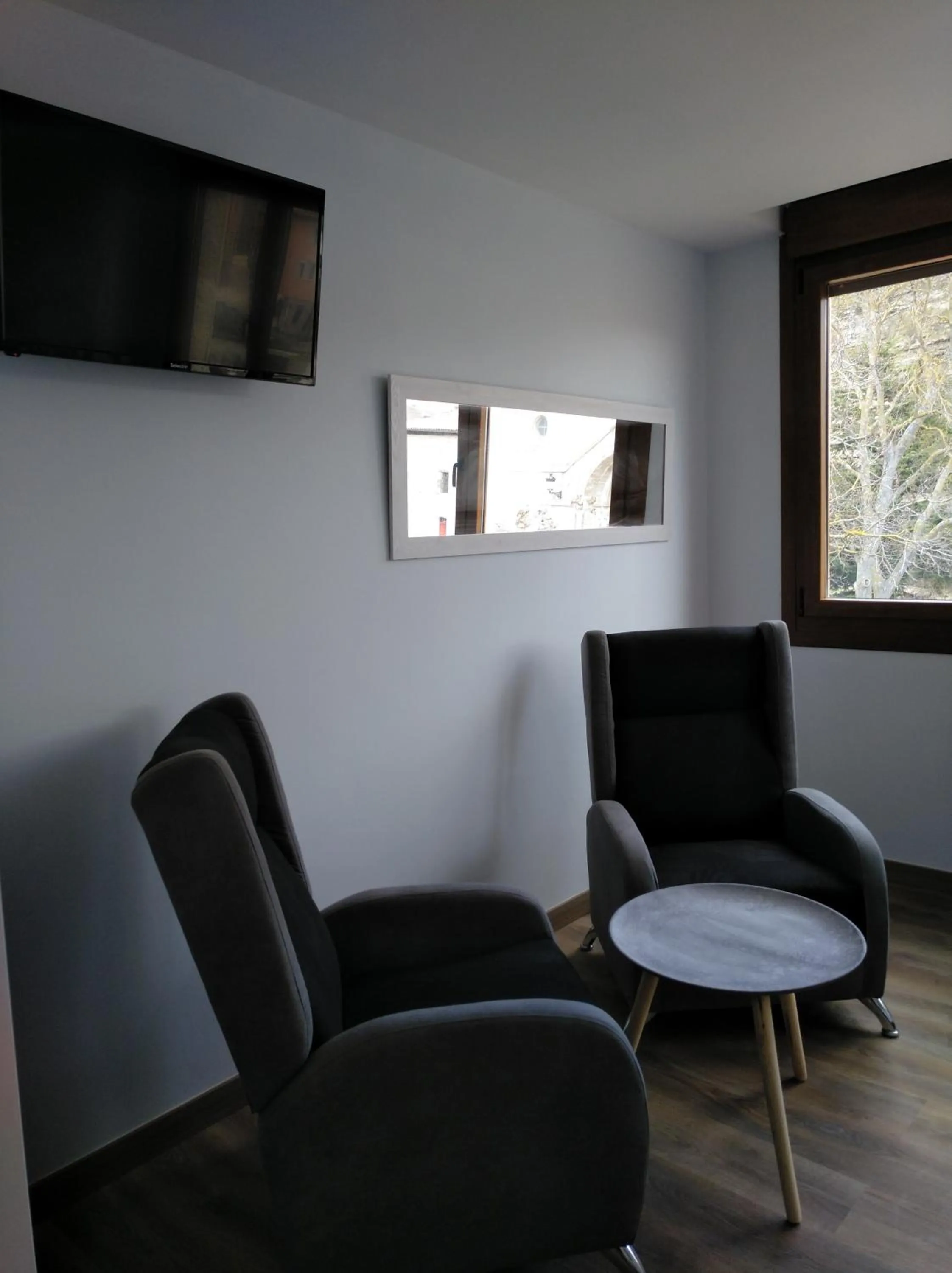 Photo of the whole room in Hotel La Huella Del Camino