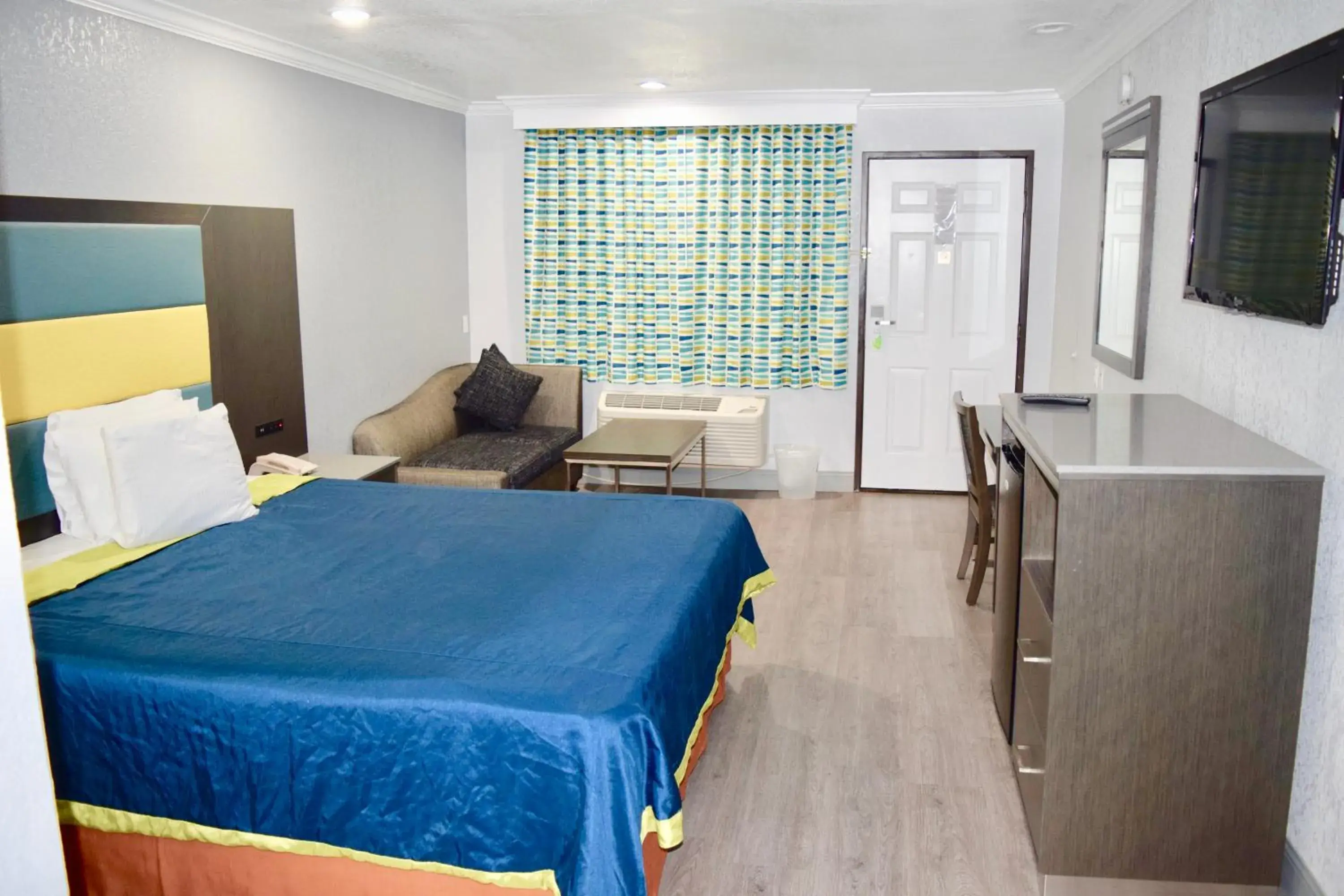 King Room - Non-Smoking in Budget Inn King Room - Non-Smoking in Budget Inn