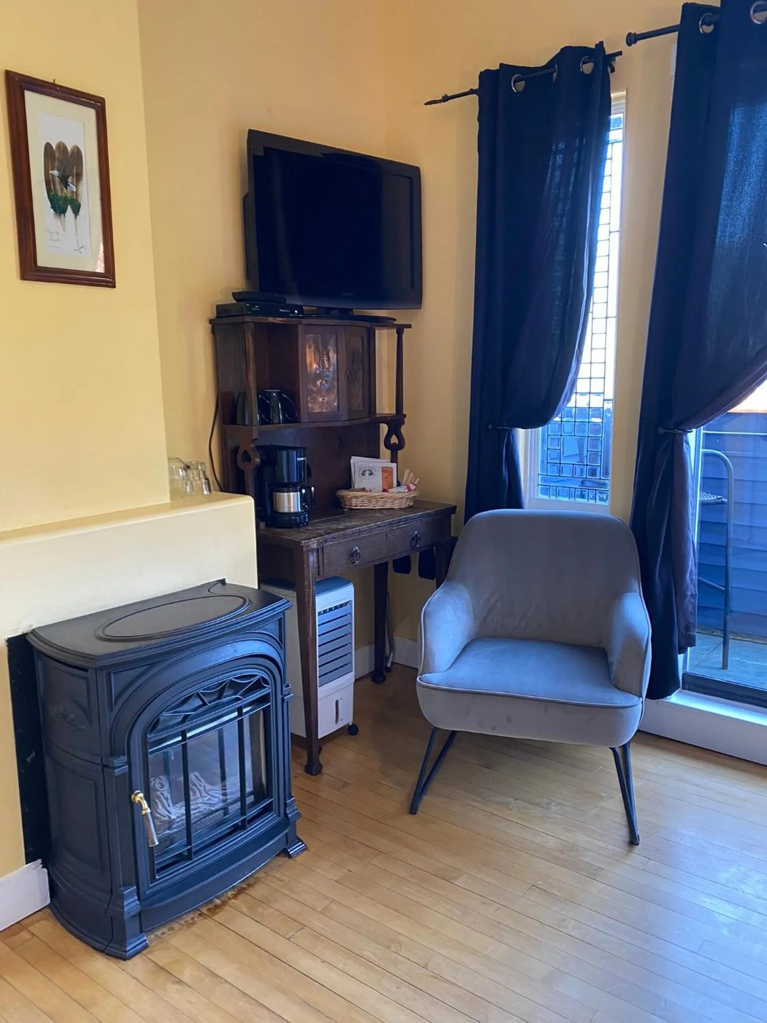 Seating area in The Inn at Tough City