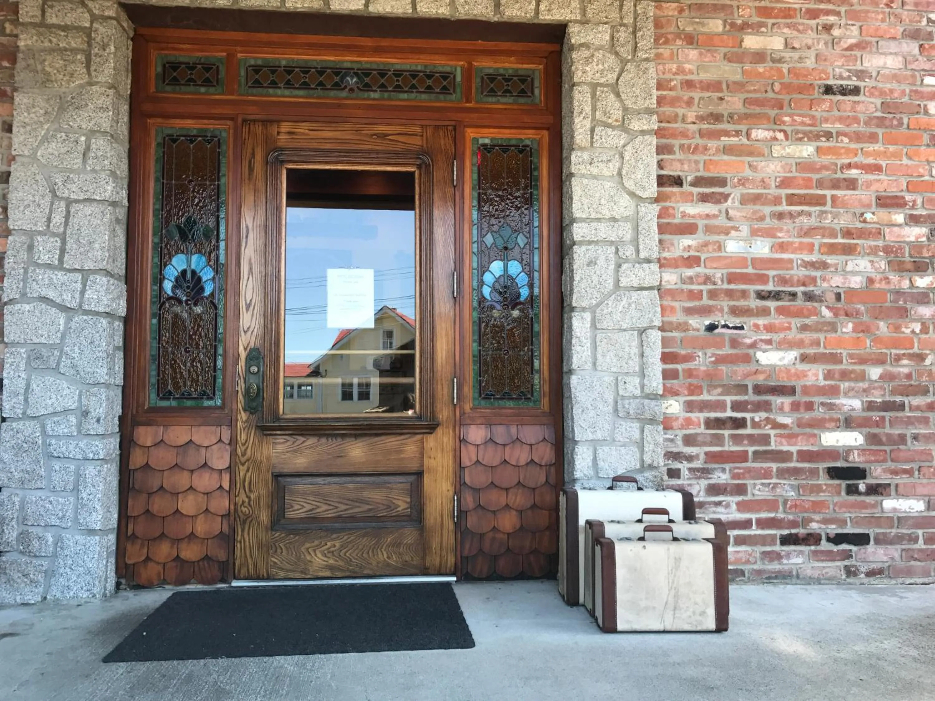 Facade/entrance in The Inn at Tough City