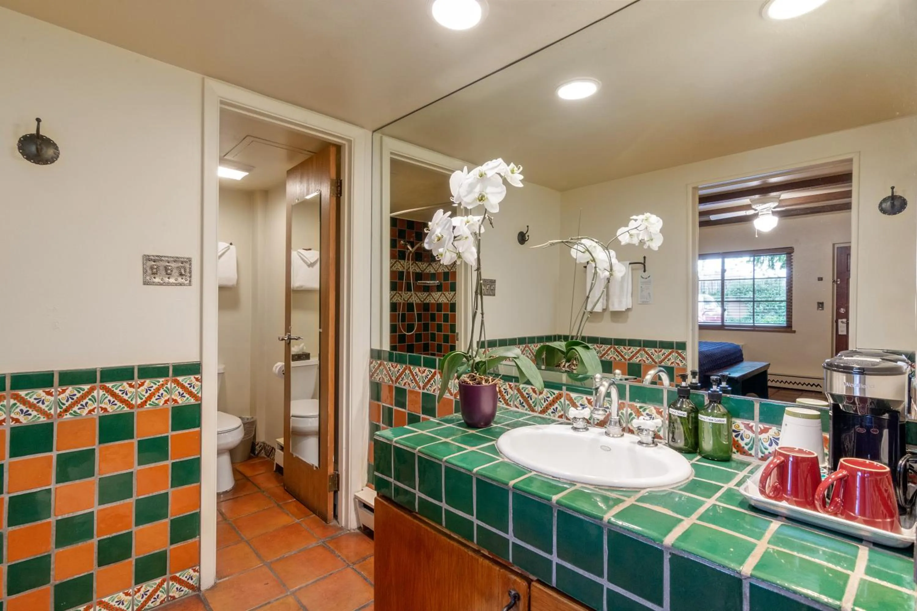 Bathroom in Santa Fe Motel & Inn