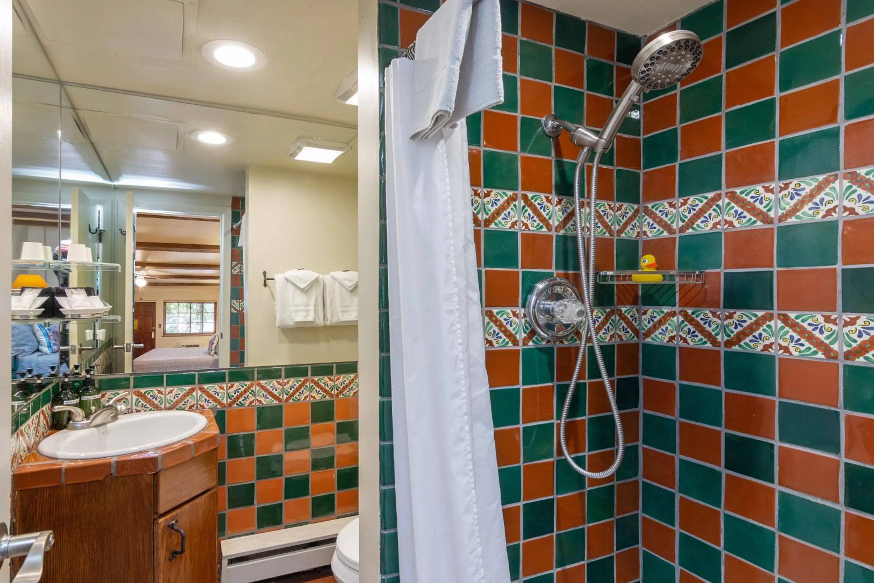 Shower in Santa Fe Motel & Inn