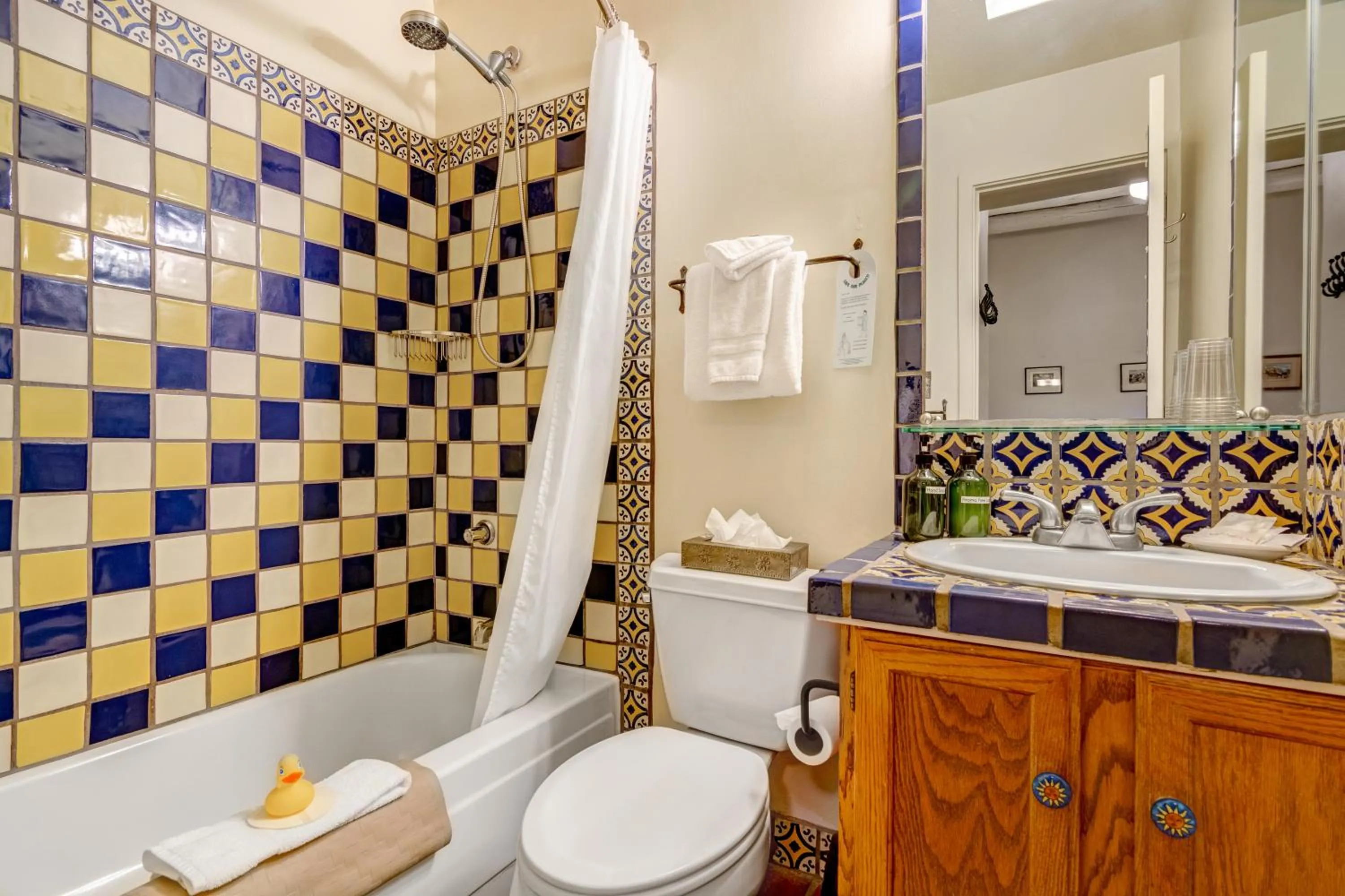 Bathroom in Santa Fe Motel & Inn