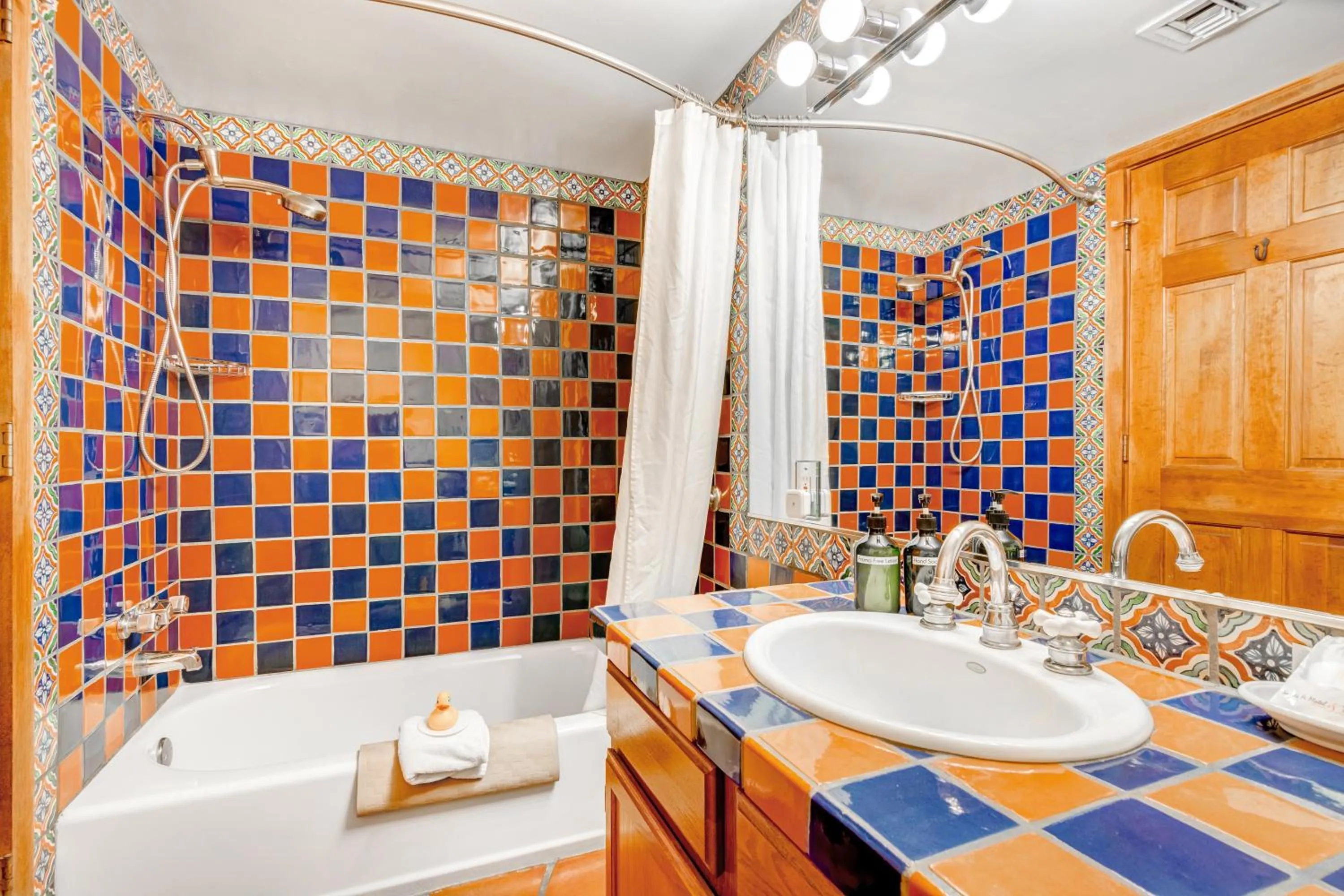 Bathroom in Santa Fe Motel & Inn