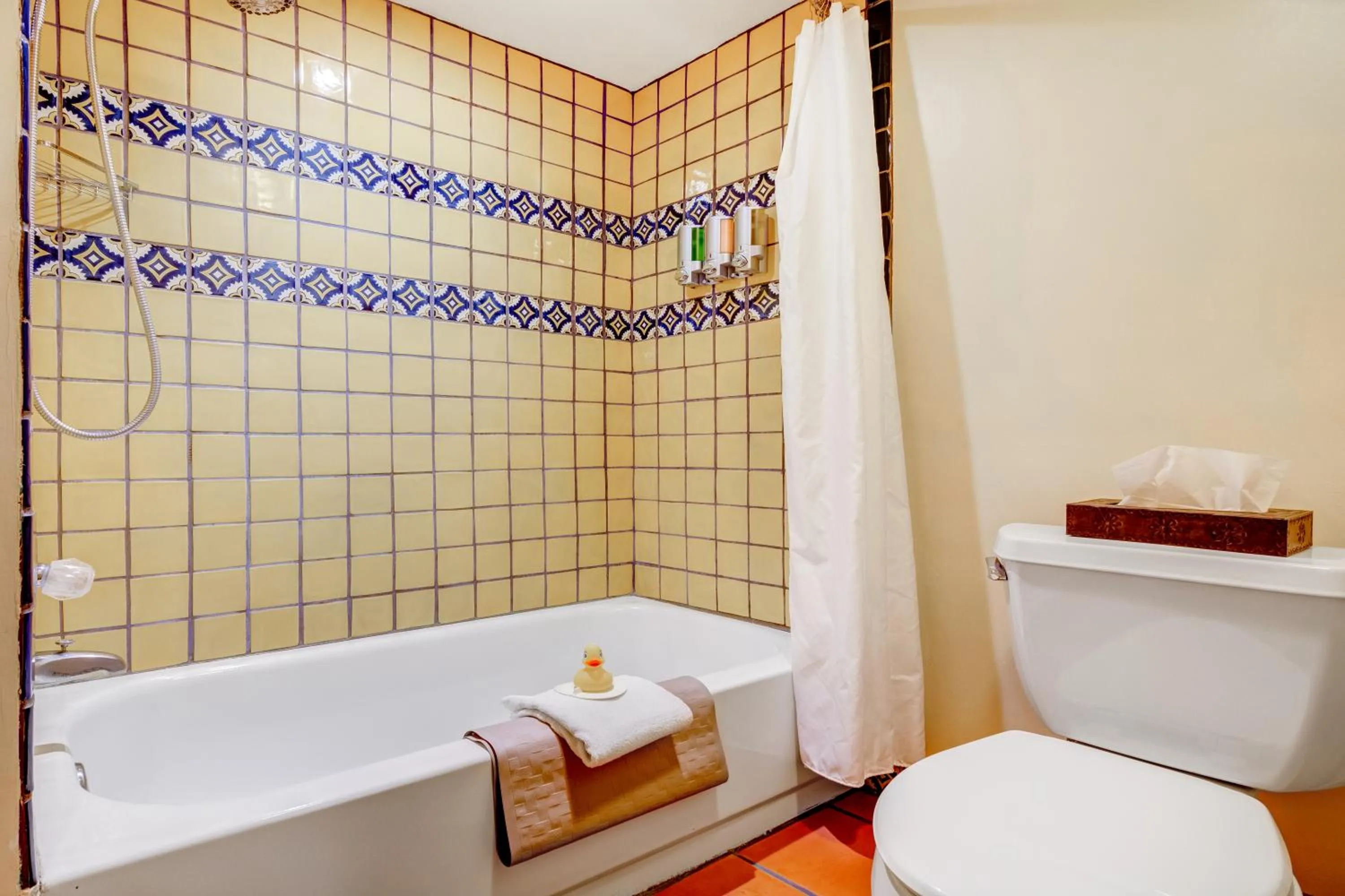 Bathroom in Santa Fe Motel & Inn