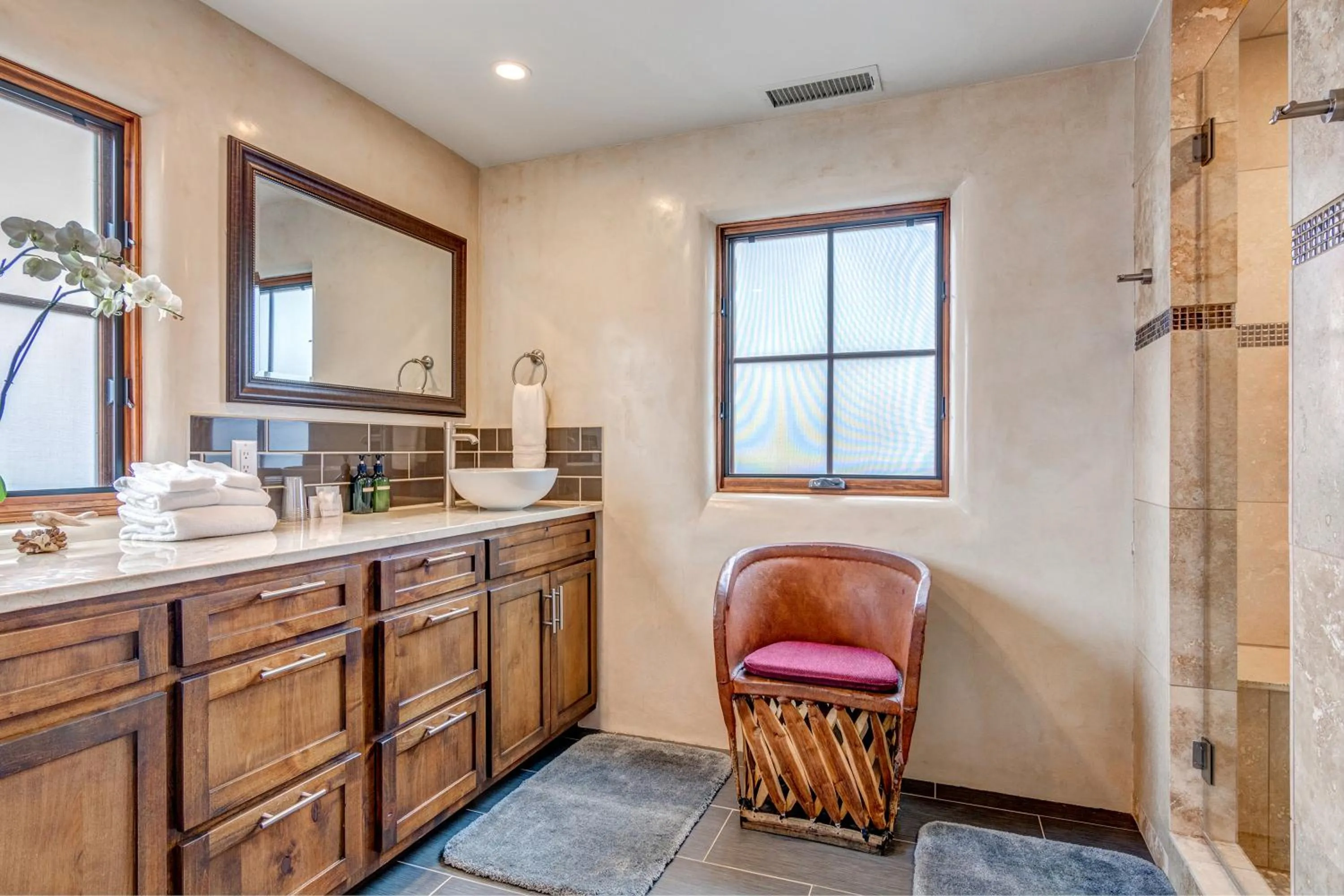 Bathroom in Santa Fe Motel & Inn