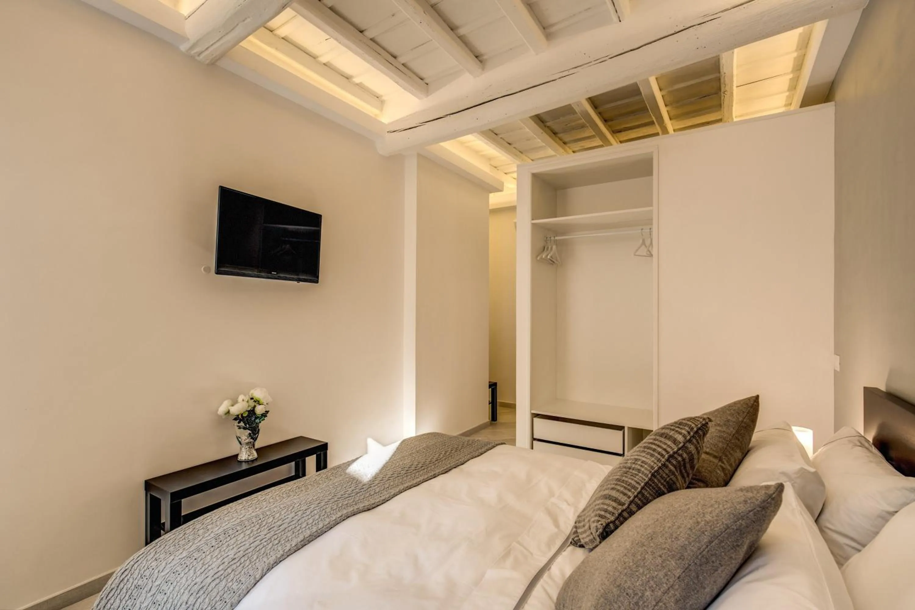 Photo of the whole room, Bed in Dimore Costaguti