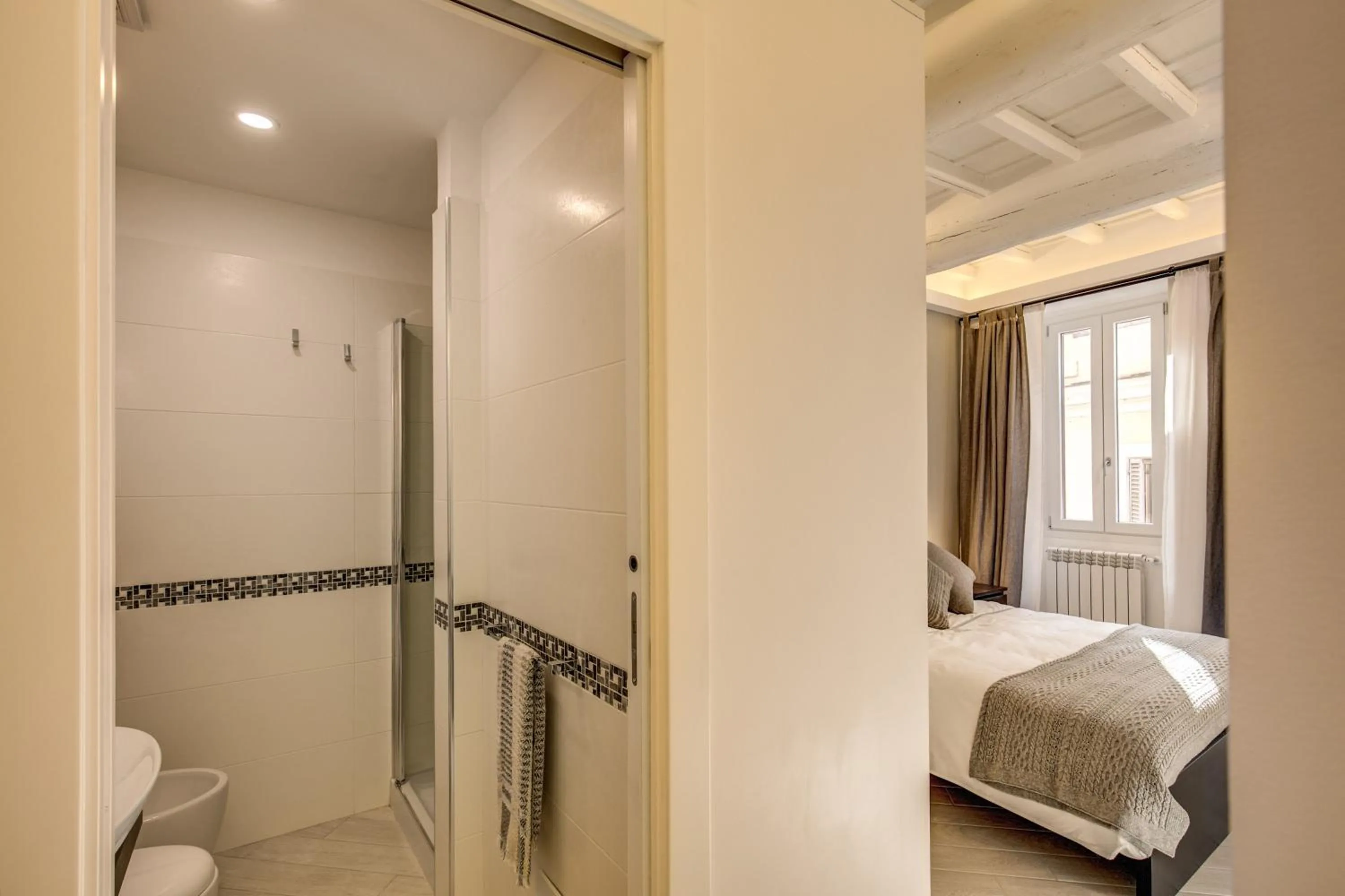 Photo of the whole room, Bed in Dimore Costaguti