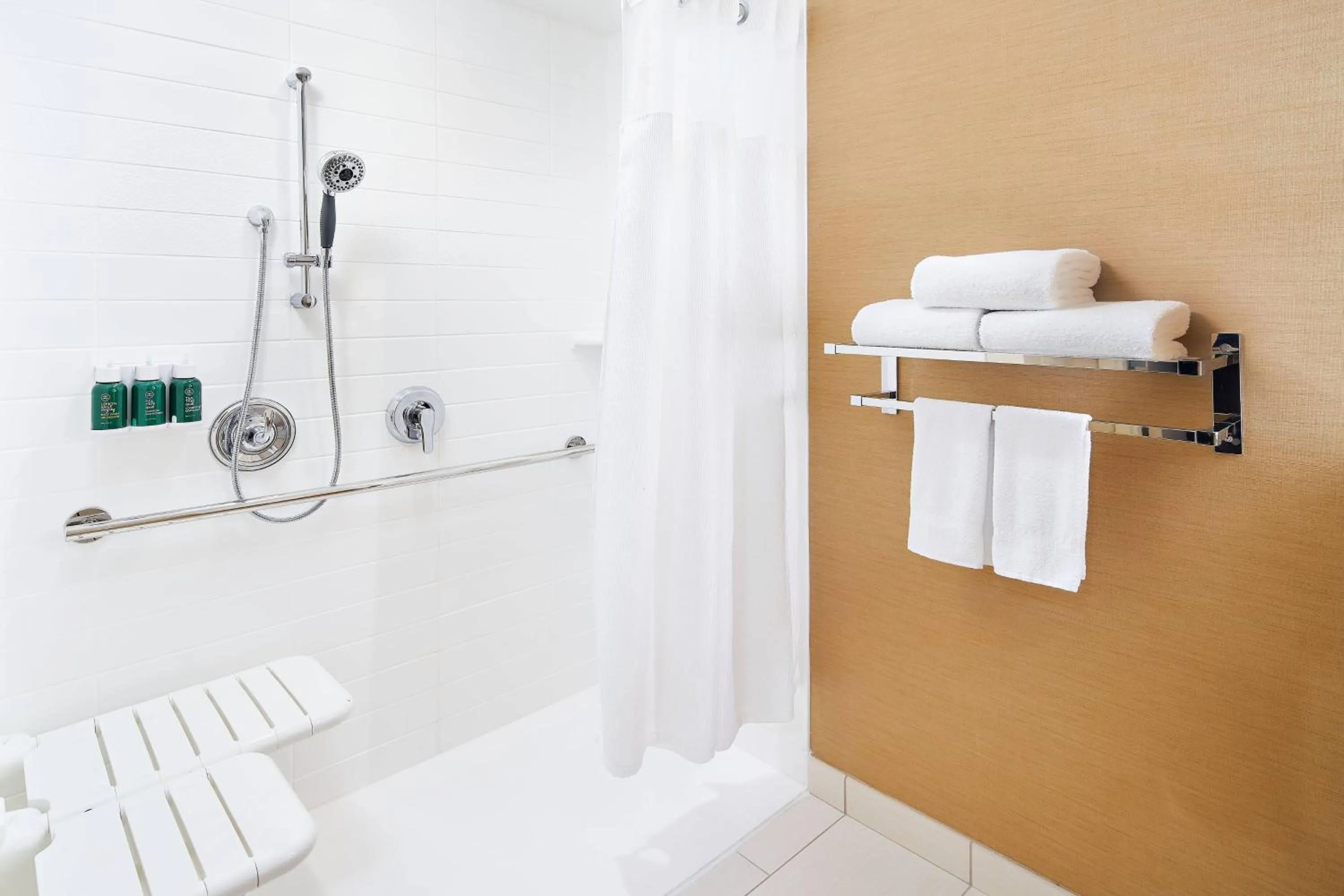 Bathroom in Fairfield Inn & Suites by Marriott Fresno Yosemite International Airport