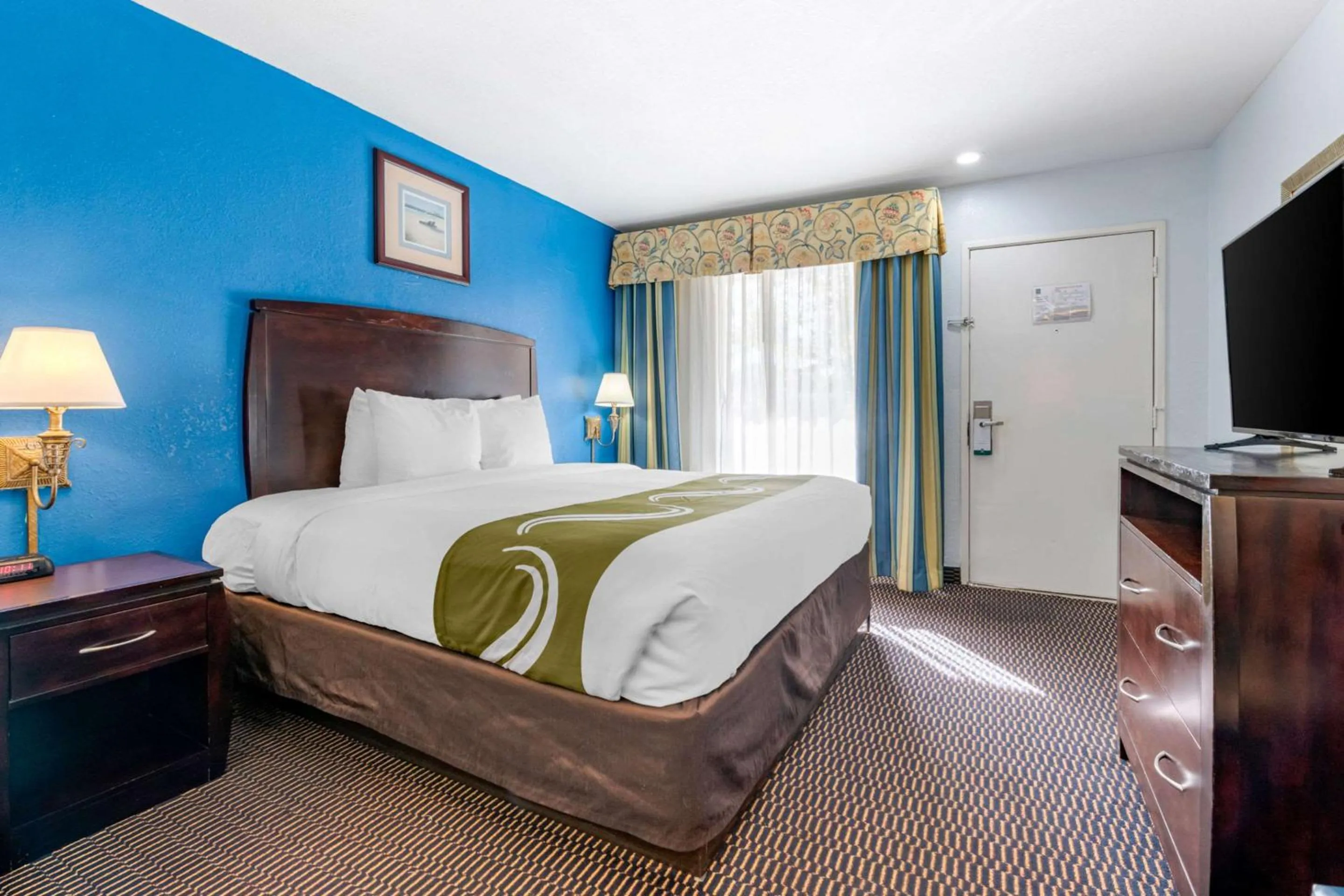 Bedroom, Bed in Quality Inn Sarasota North Near Lido Key Beach