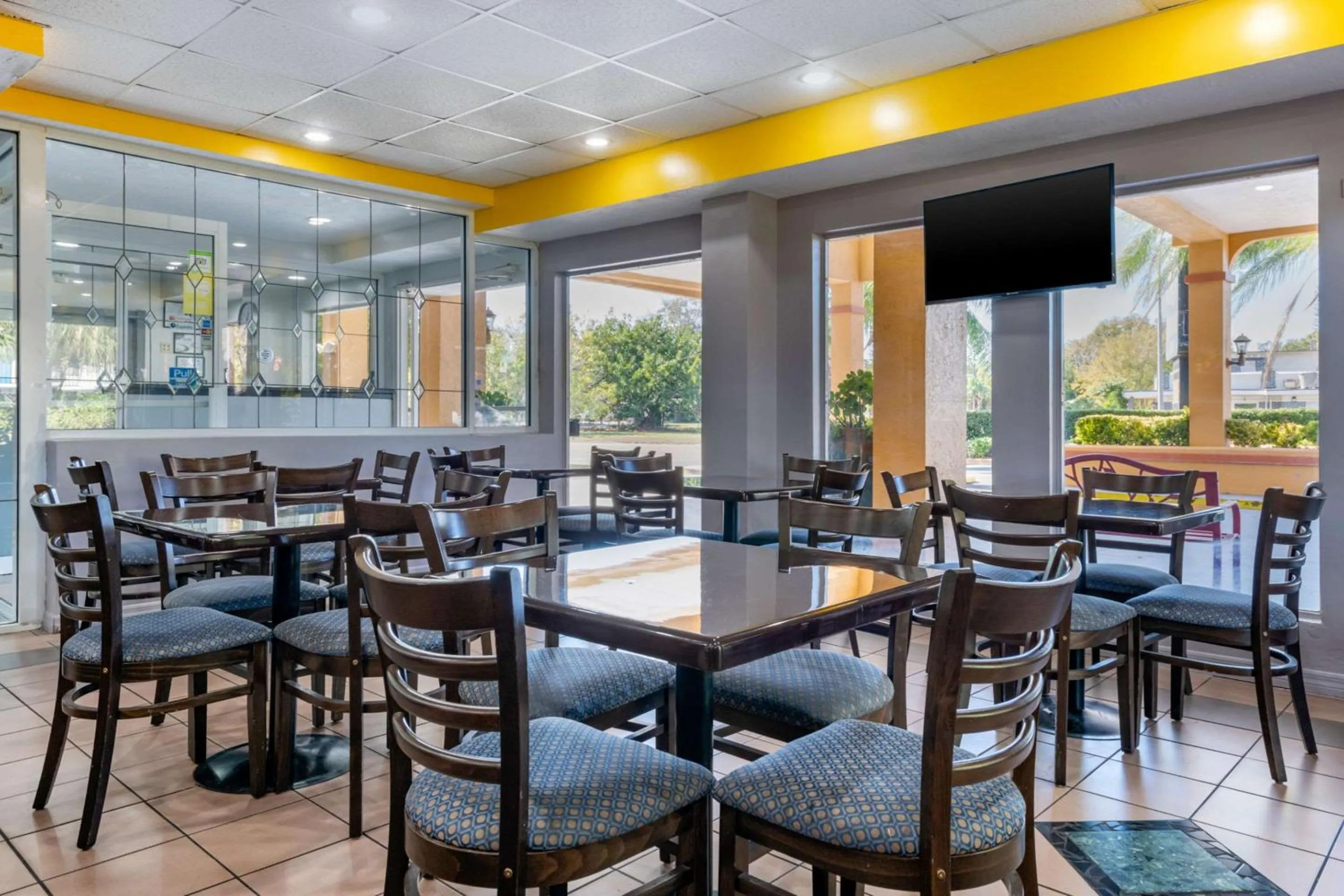 Breakfast in Quality Inn Sarasota North Near Lido Key Beach