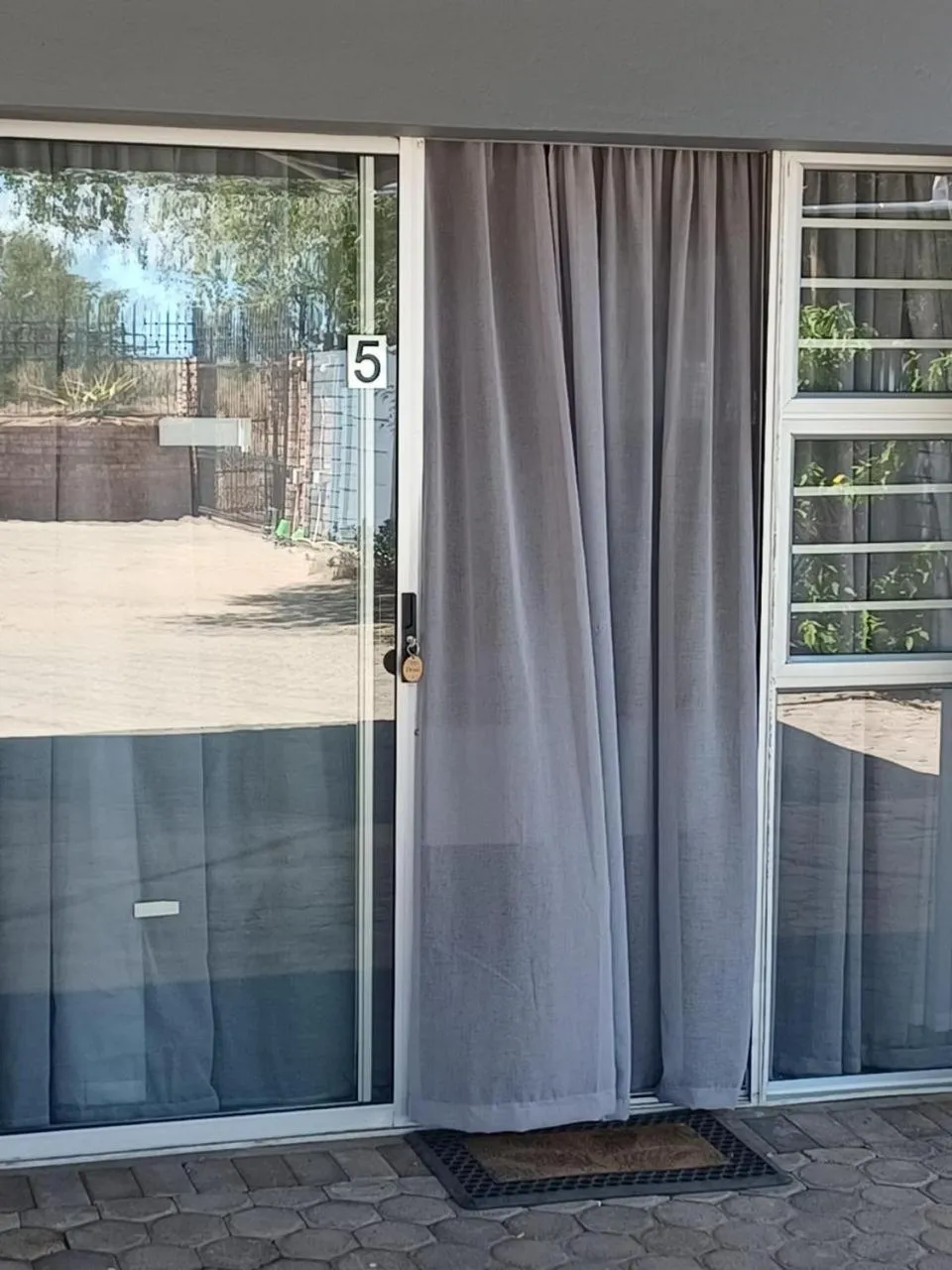 Property building in Oppi Draai Guesthouse