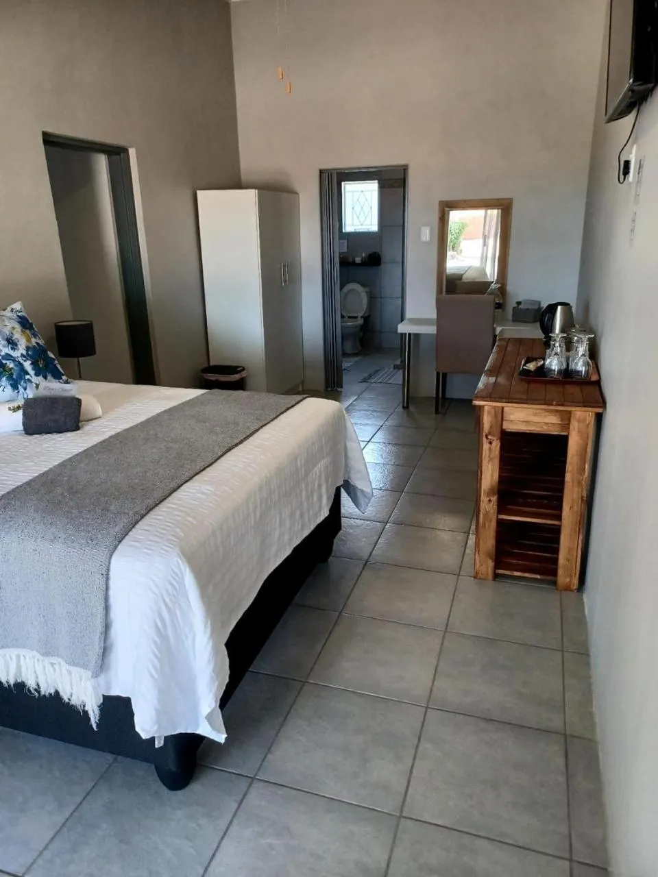 Photo of the whole room, Bed in Oppi Draai Guesthouse