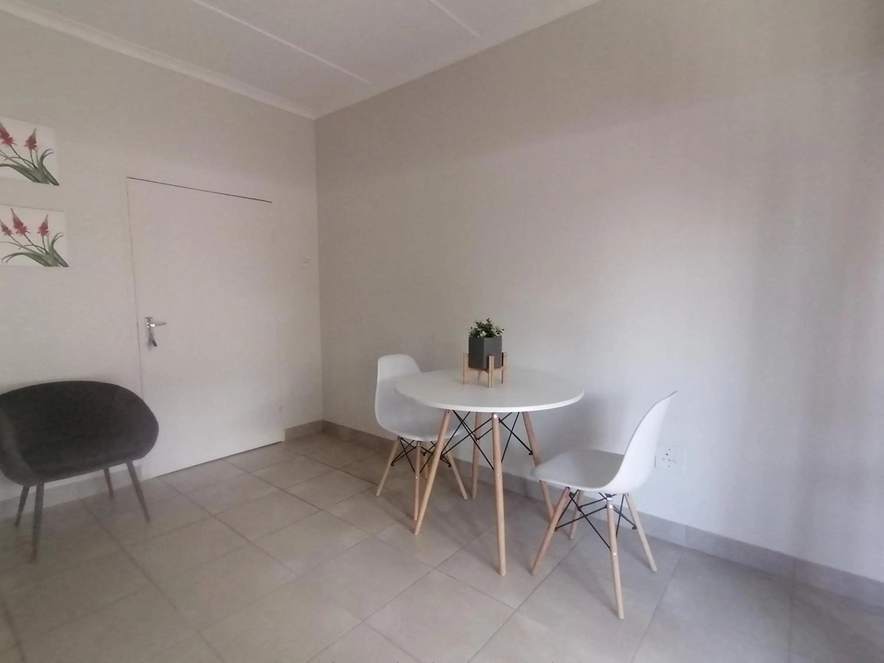 Dining area in Oppi Draai Guesthouse