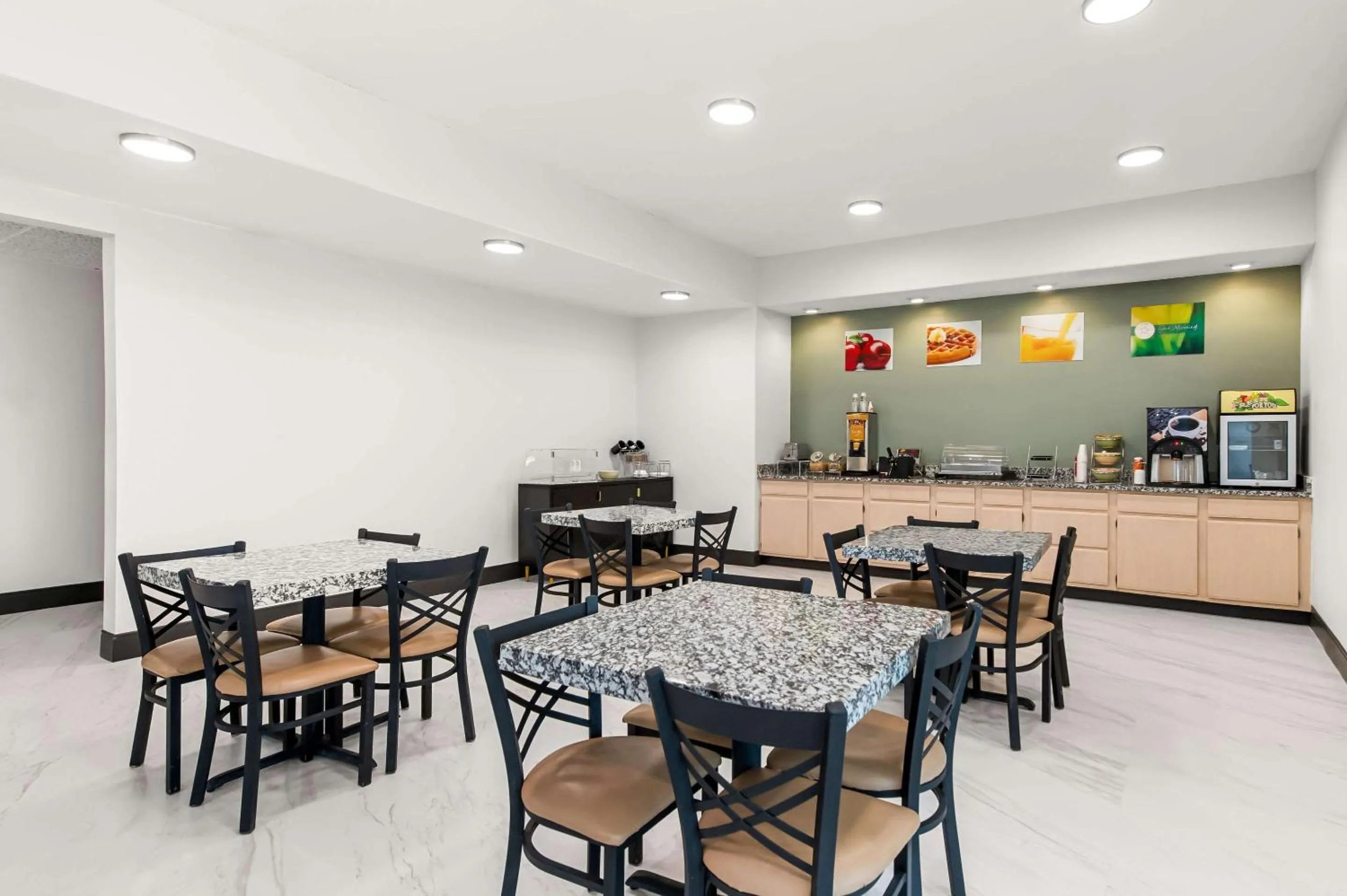 Breakfast in Americas Best Value Inn Kilgore