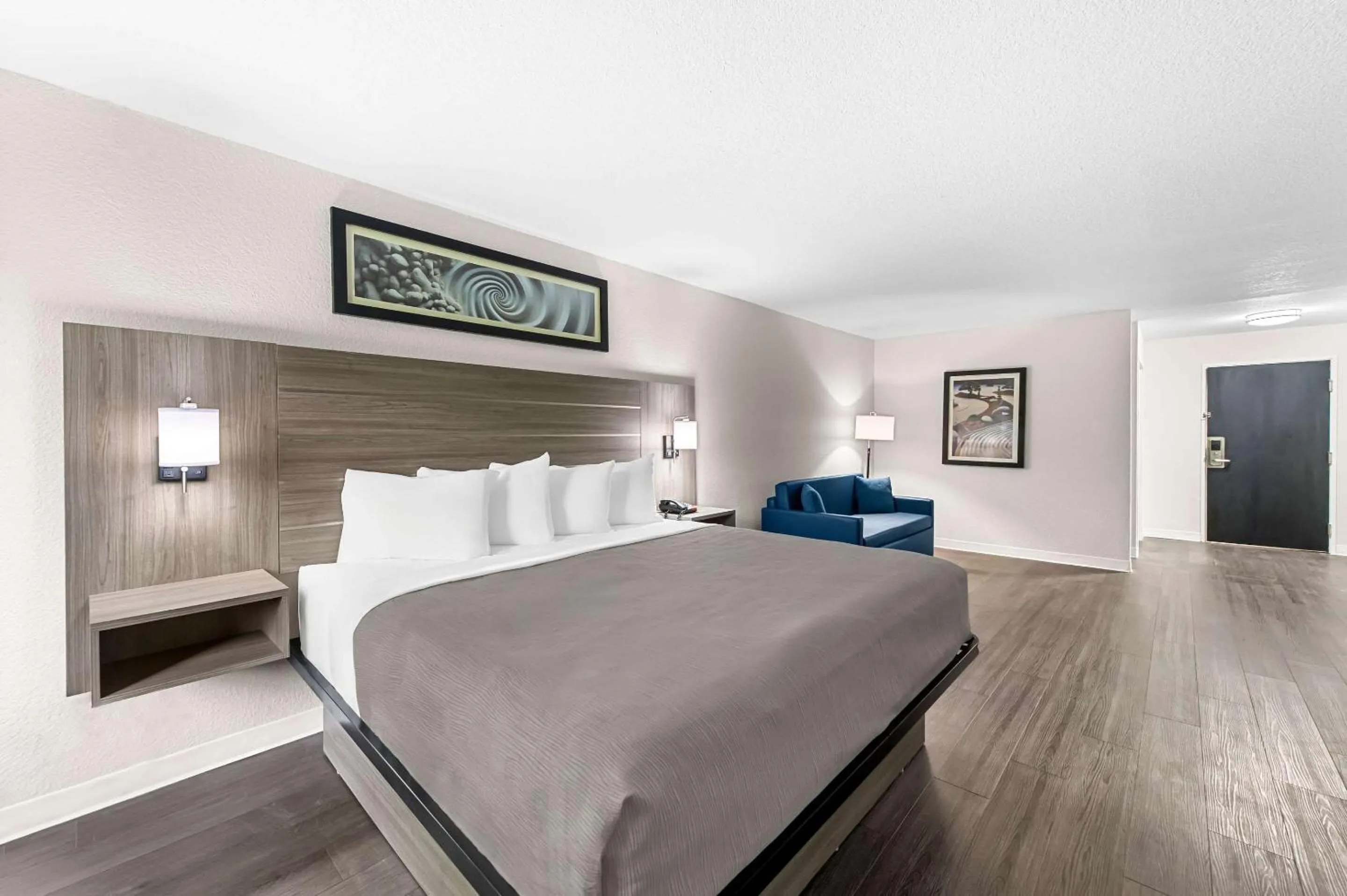 Bedroom, Bed in Americas Best Value Inn Kilgore