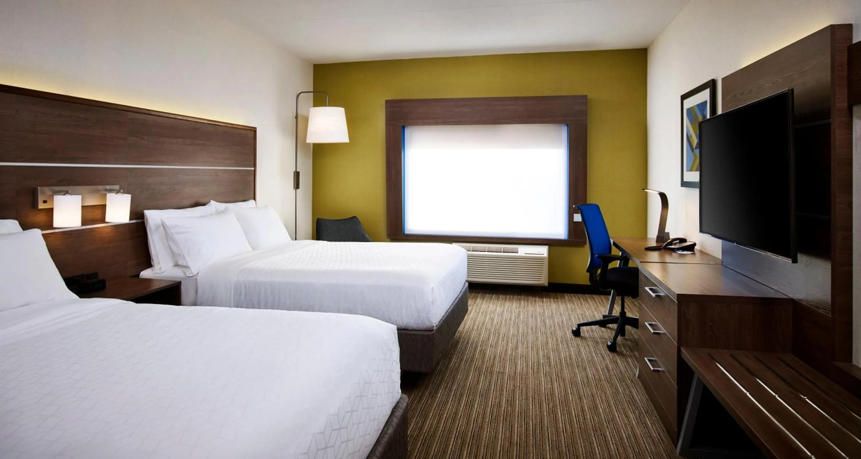Photo of the whole room, Bed in Holiday Inn Express & Suites - Brantford by IHG