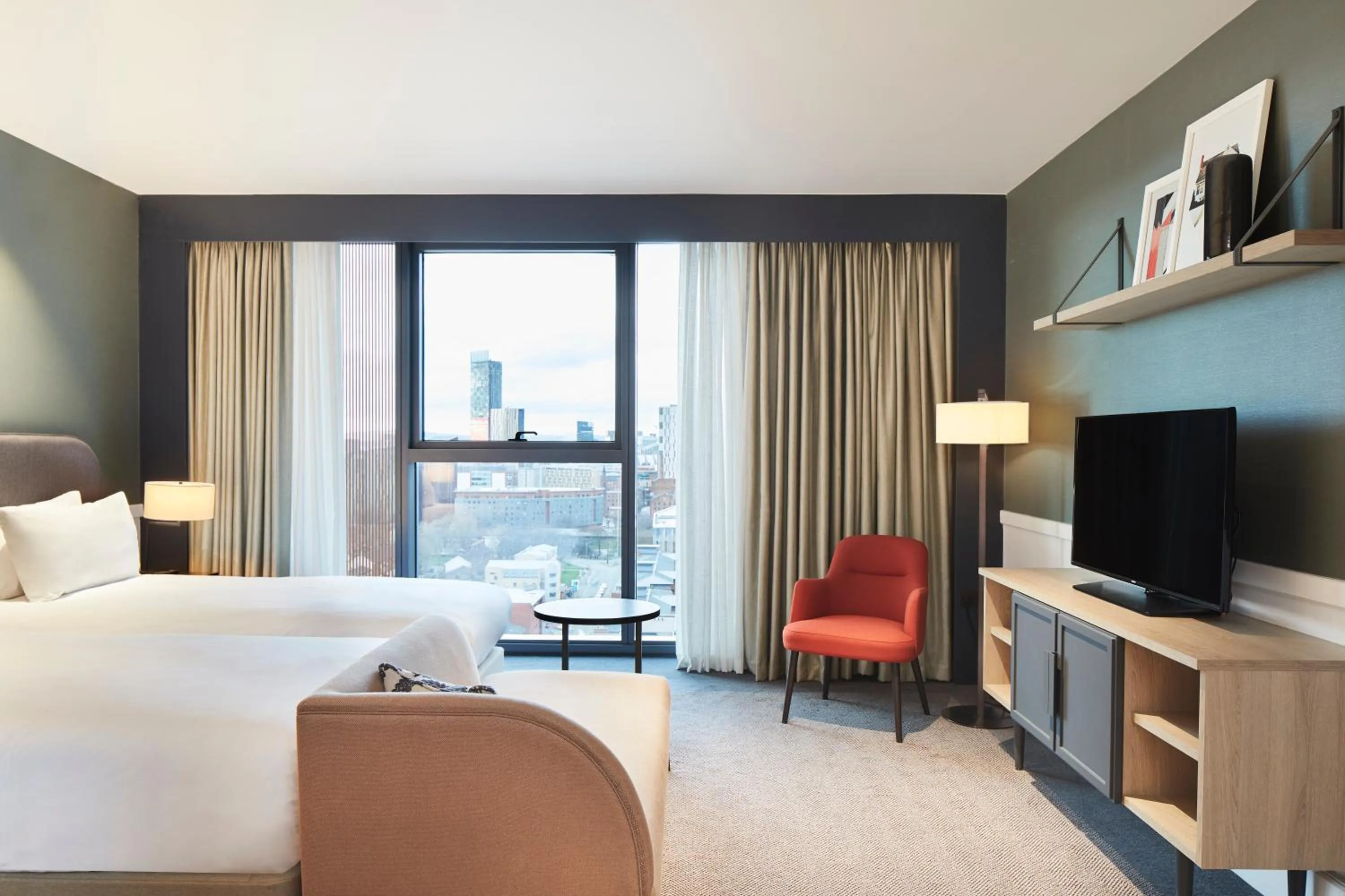 Photo of the whole room, Bed in Hyatt House Manchester - Aparthotel