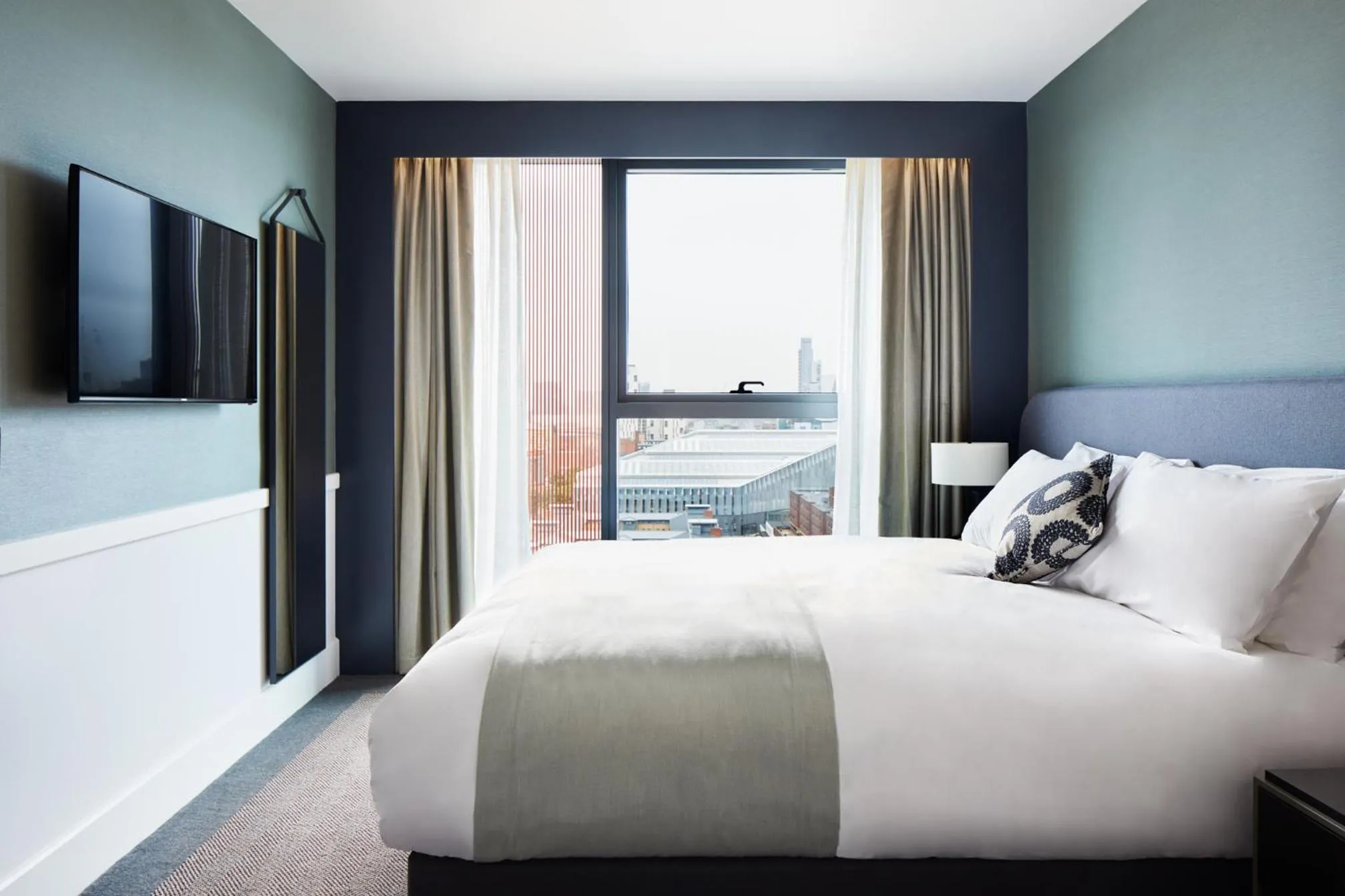 Photo of the whole room, Bed in Hyatt House Manchester - Aparthotel
