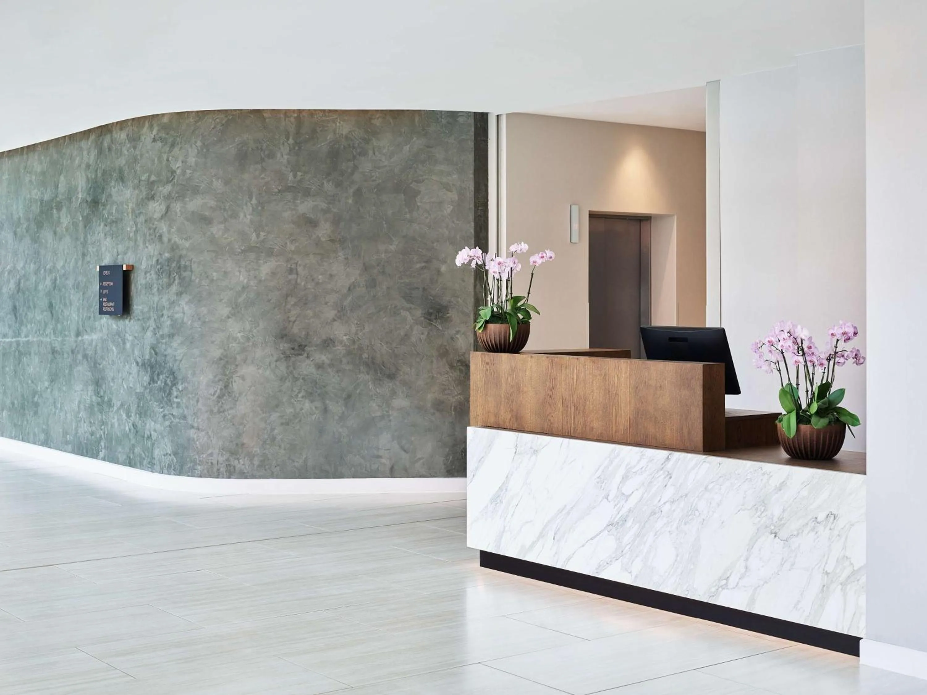 Lobby or reception in Hyatt House Manchester - Aparthotel