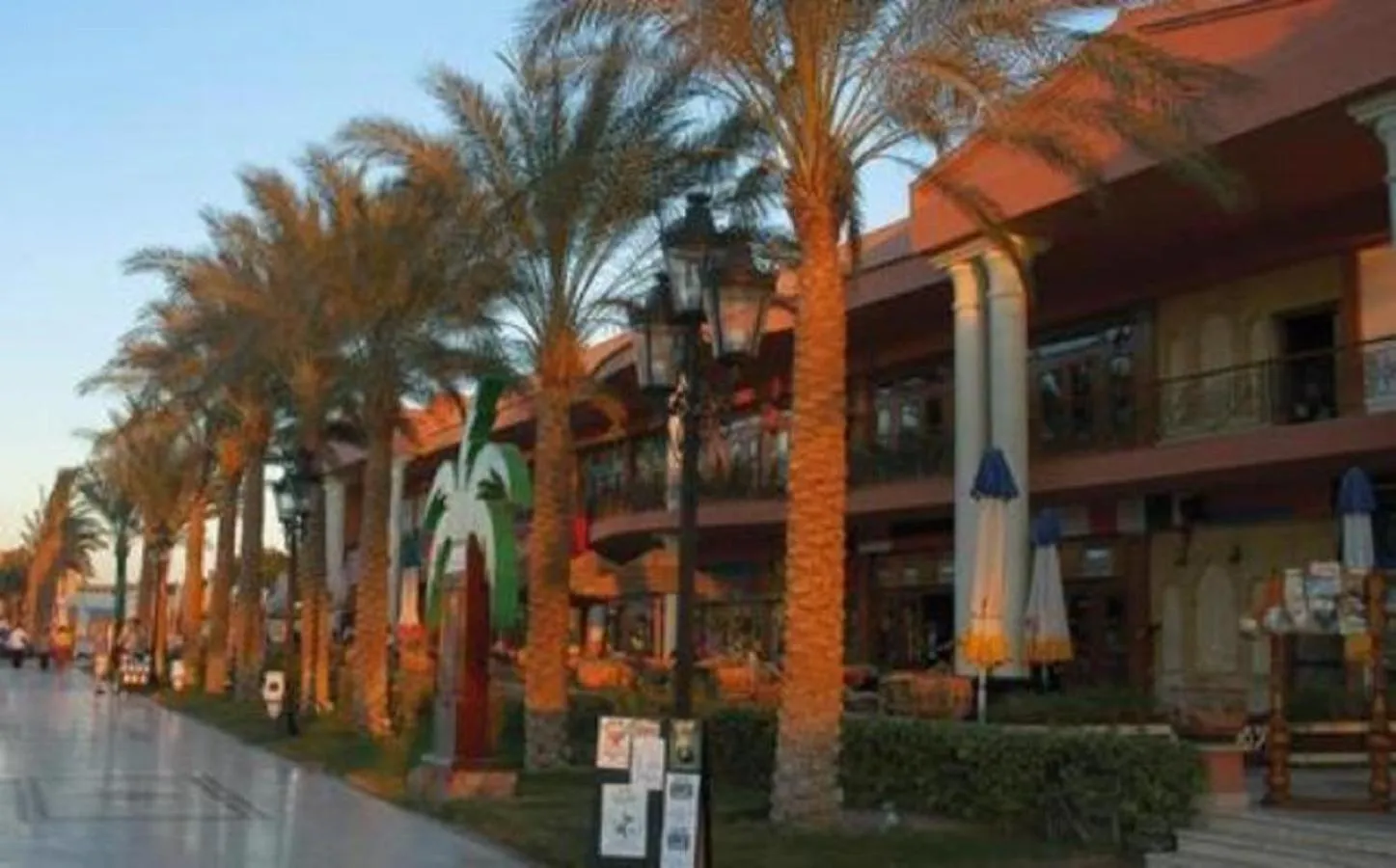 Restaurant/places to eat in Siva Grand Beach