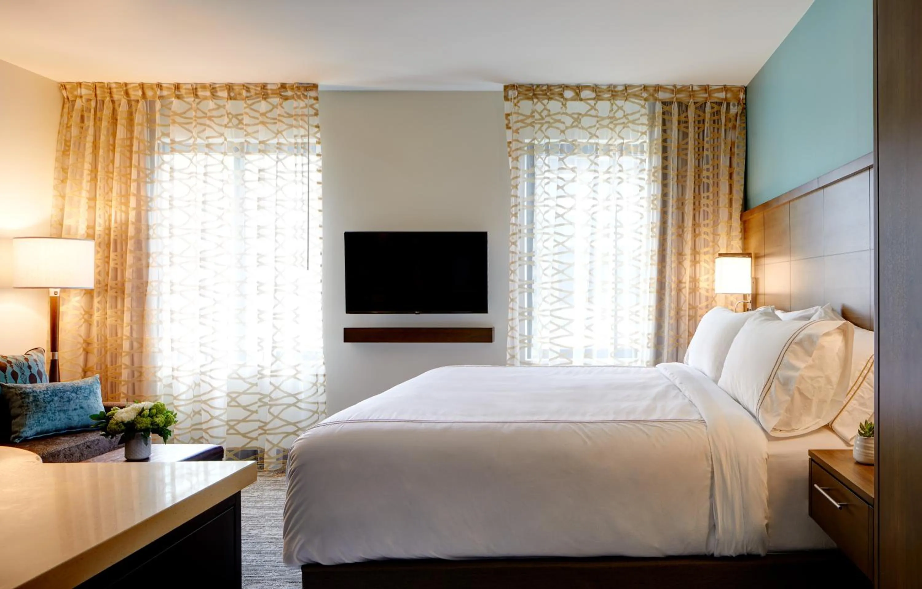 Photo of the whole room, Bed in Staybridge Suites Seattle - South Lake Union by IHG