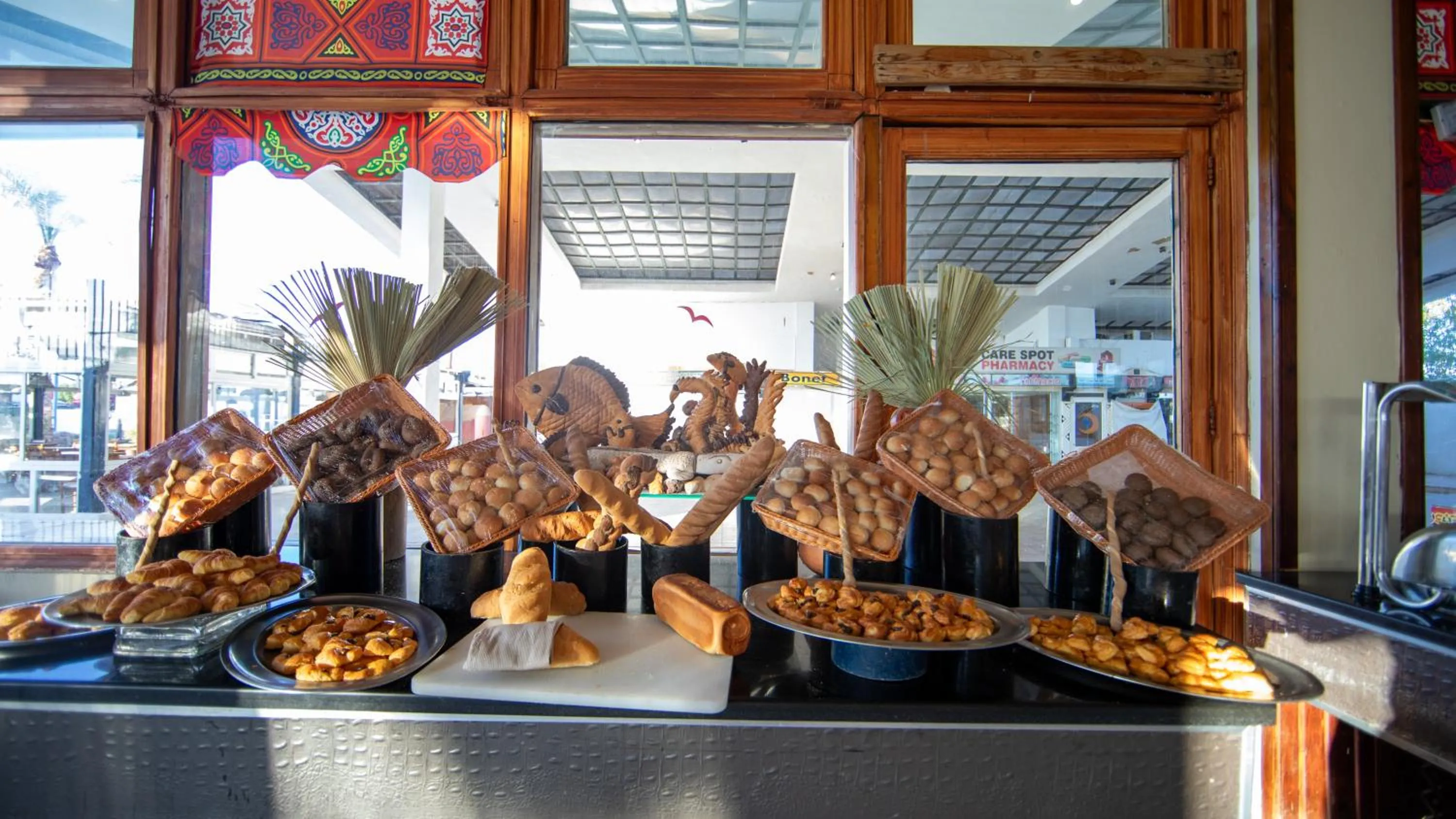 Restaurant/places to eat in Ghazala Beach