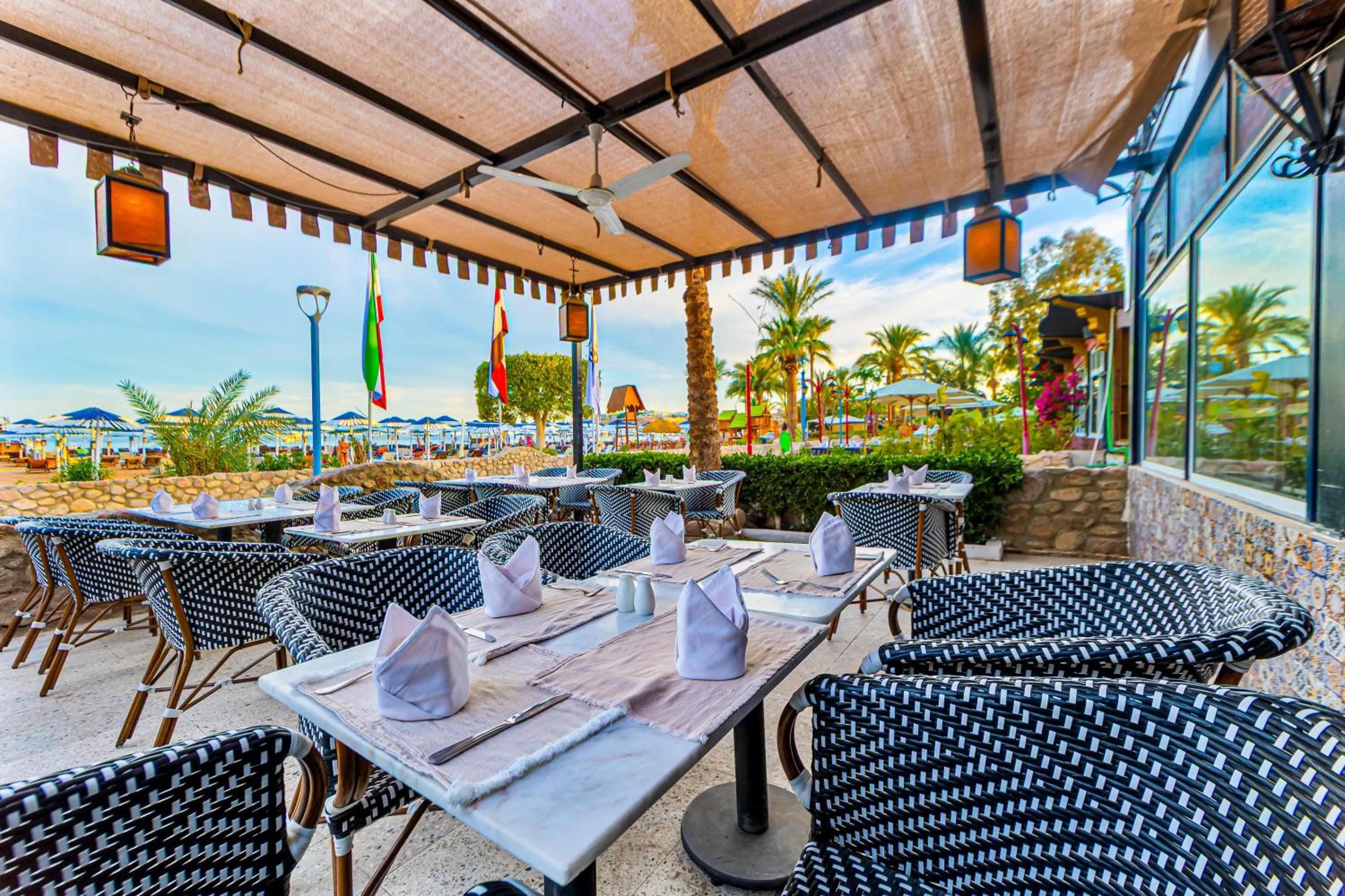 Restaurant/places to eat in Ghazala Beach