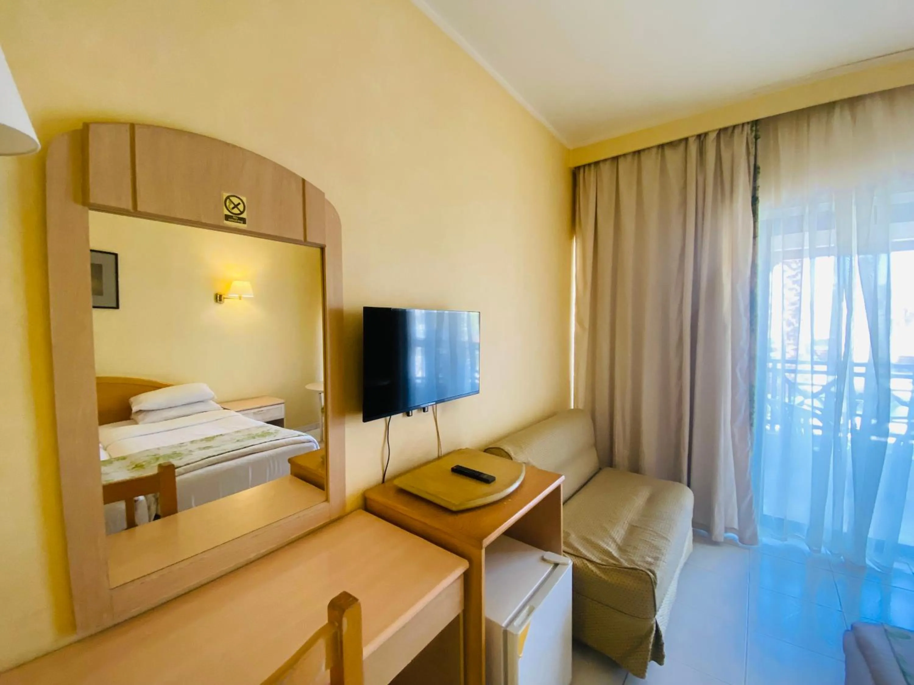 Bedroom, Bed in Ghazala Gardens