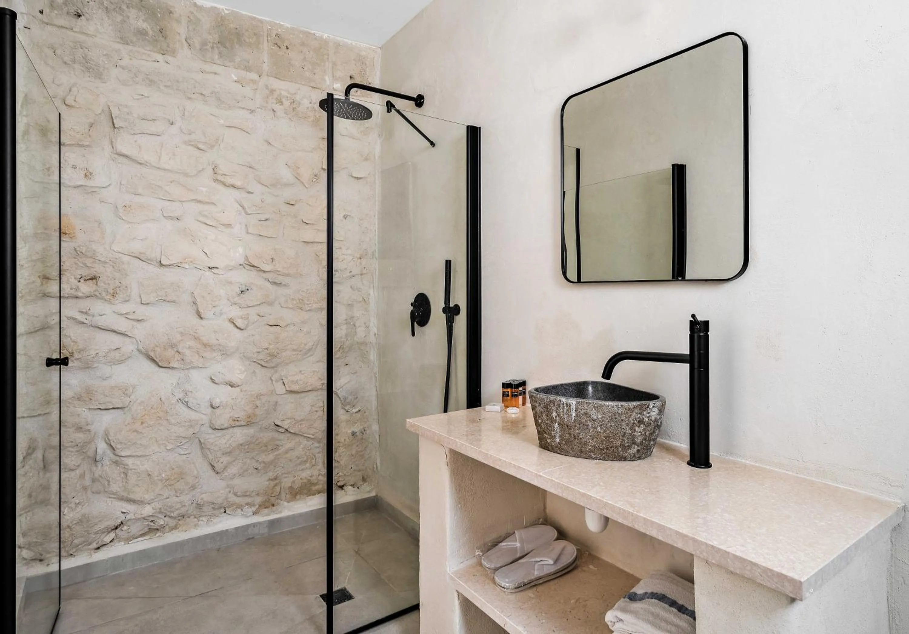 Shower in Hotel Anilevich Mansion