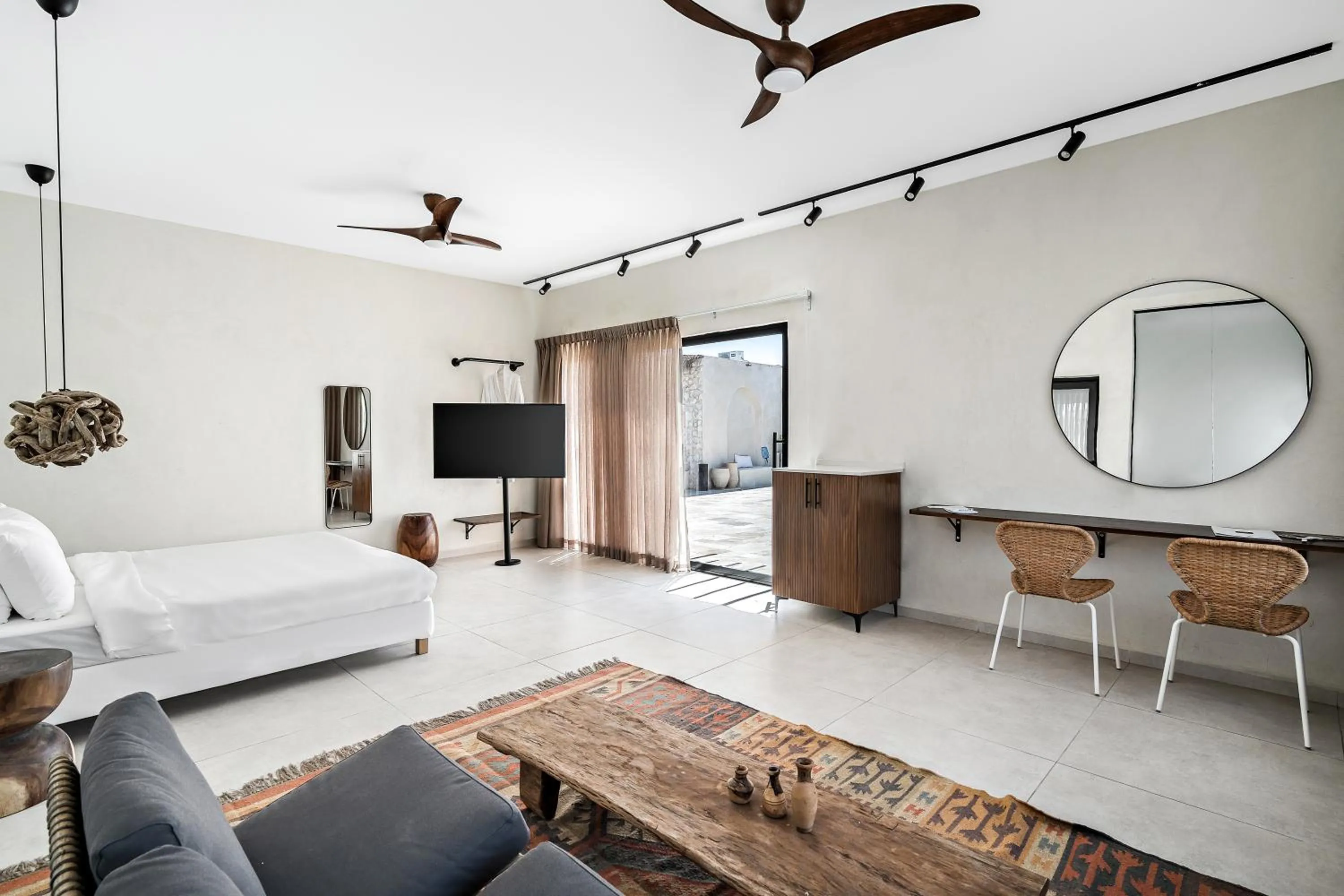 Communal lounge/ TV room, Bed in Hotel Anilevich Mansion