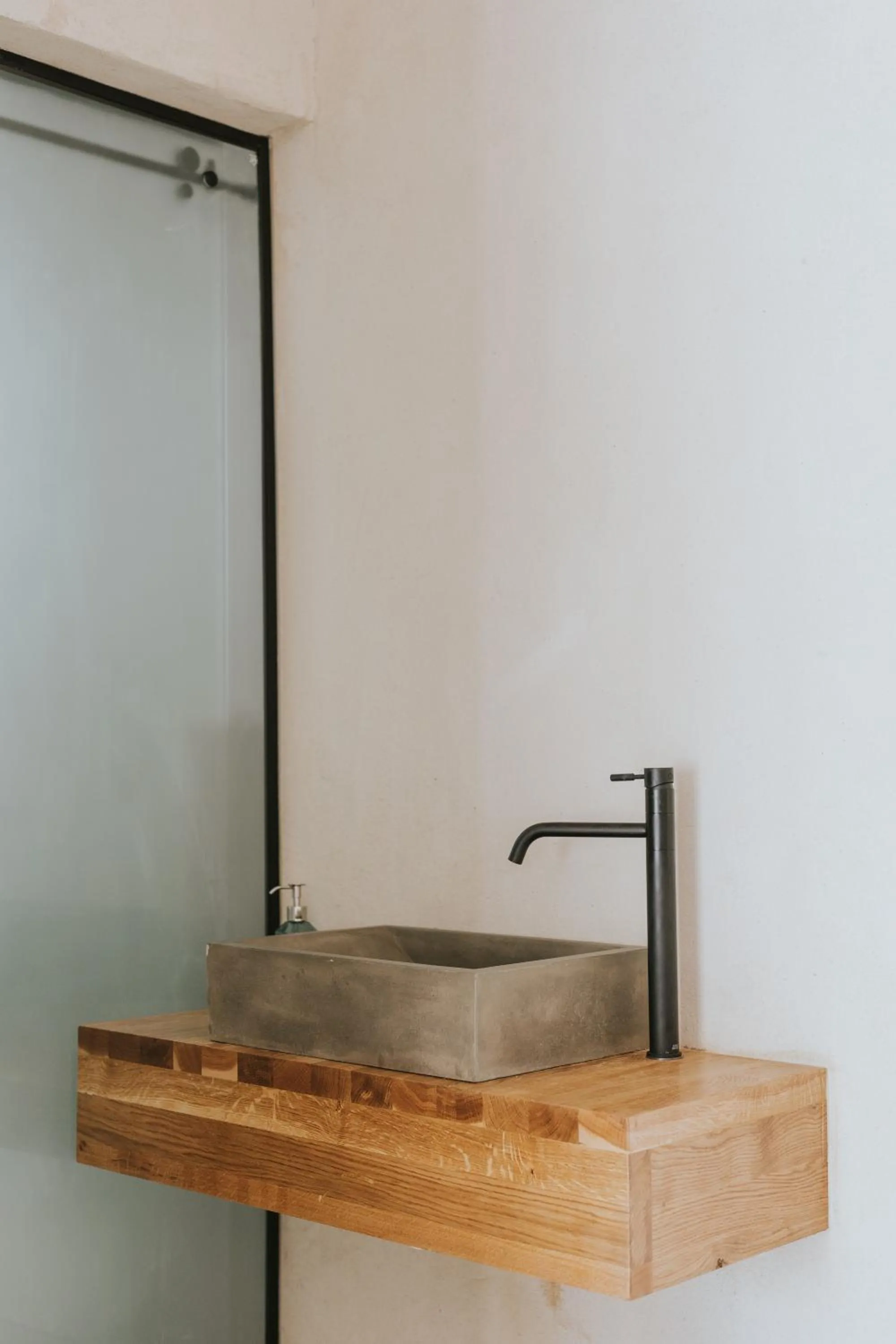 Shower in Hotel Anilevich Mansion