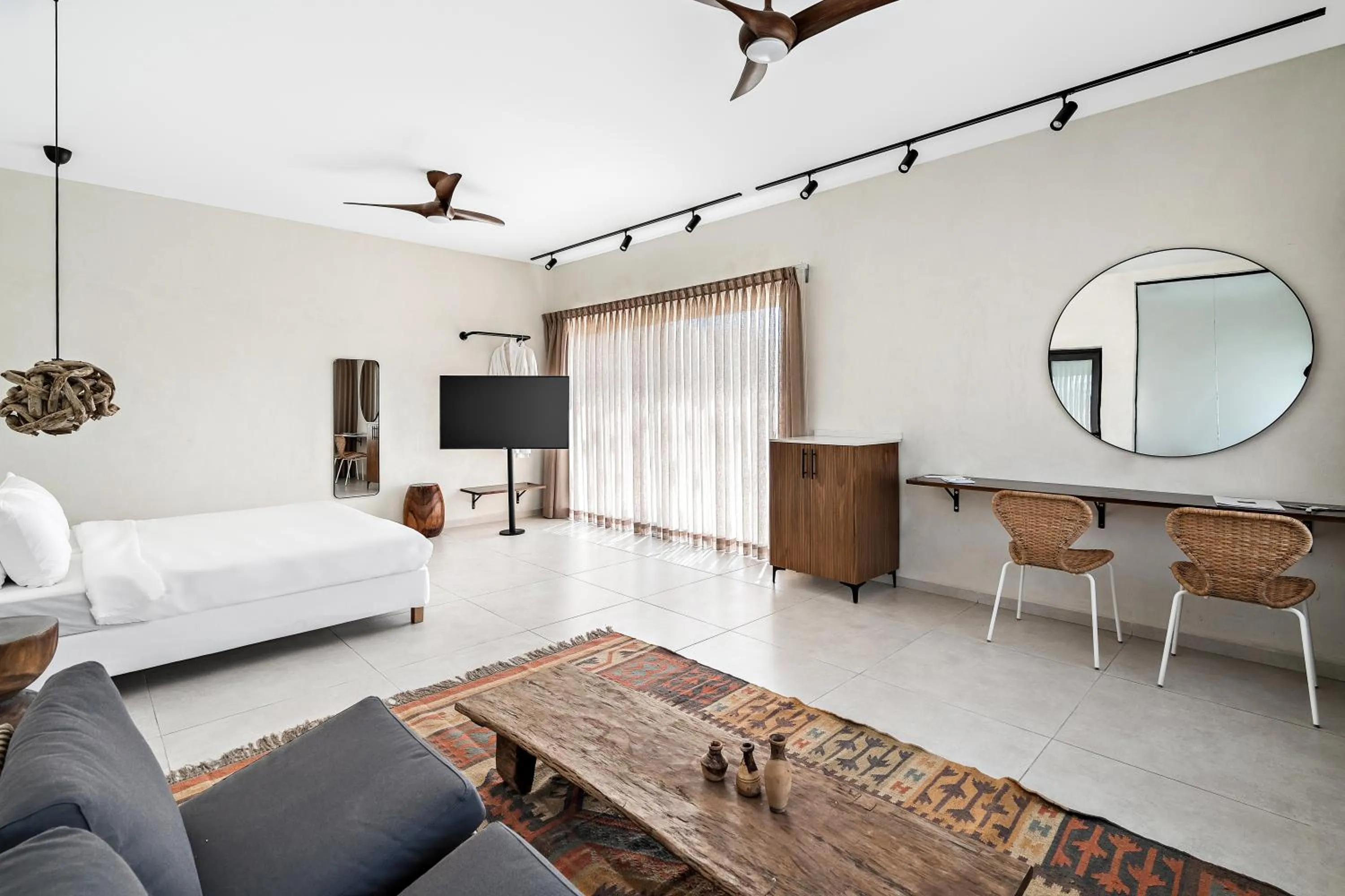 Communal lounge/ TV room, Bed in Hotel Anilevich Mansion