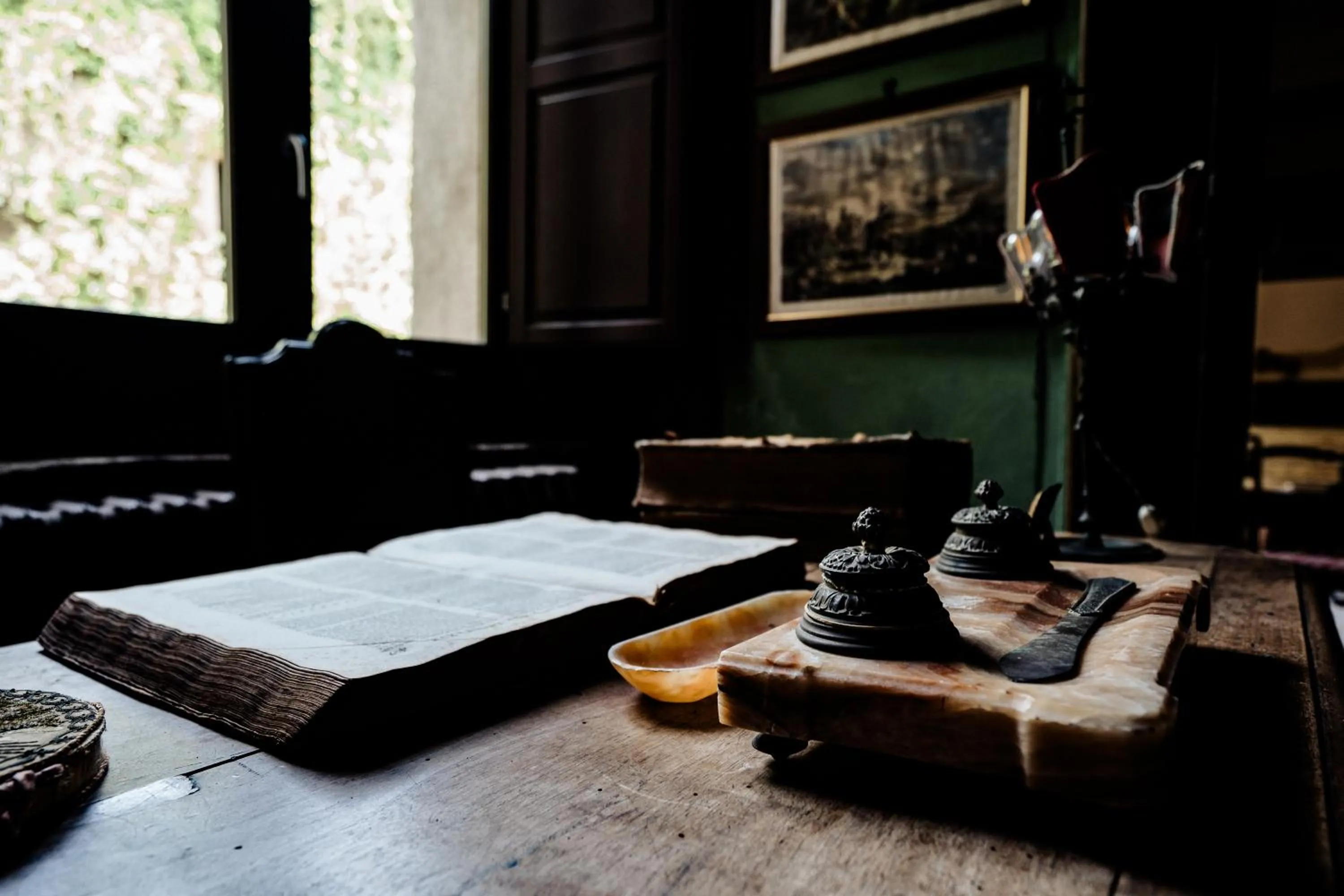 Decorative detail, Bed in Palazzo Mazziotti