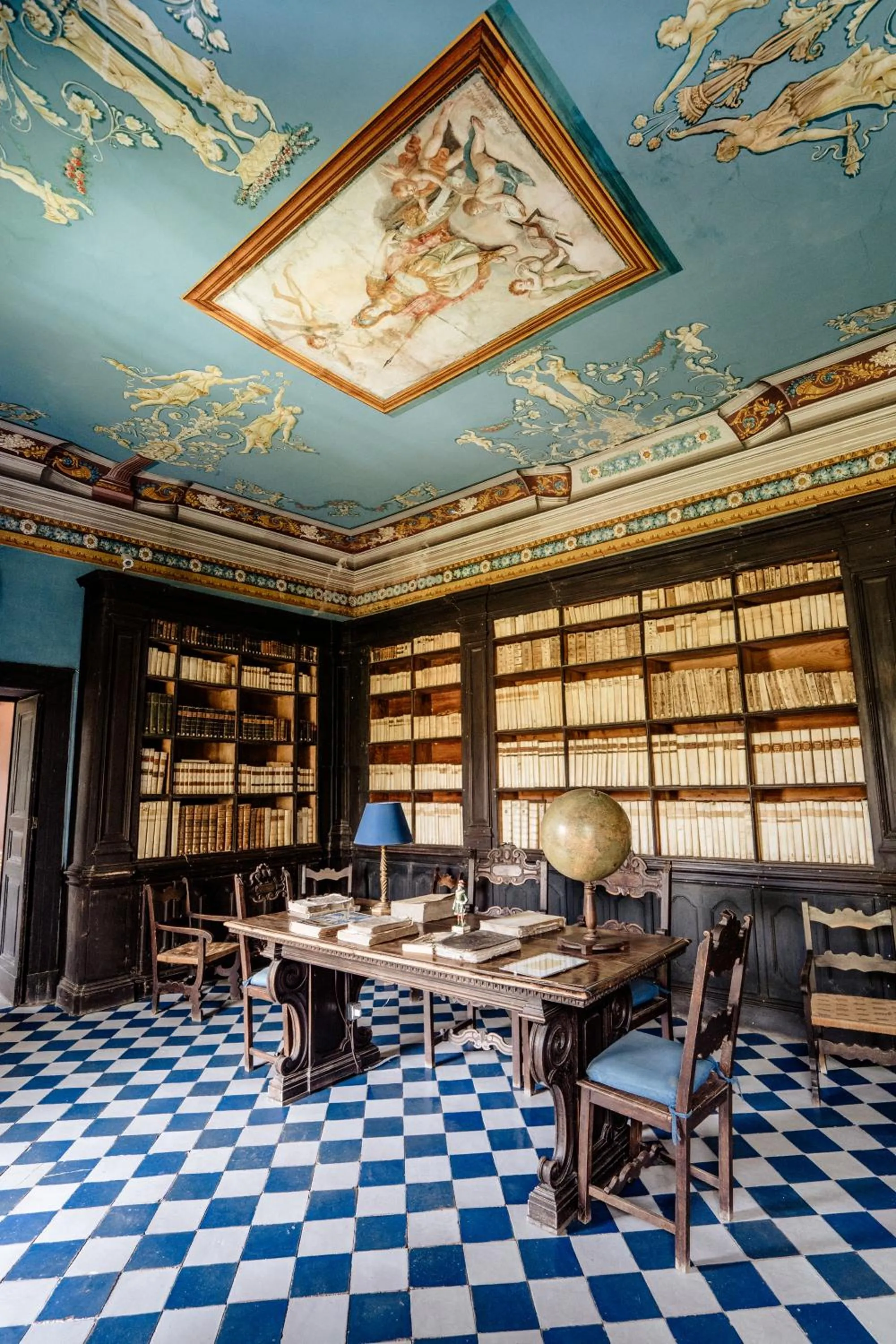 Library in Palazzo Mazziotti