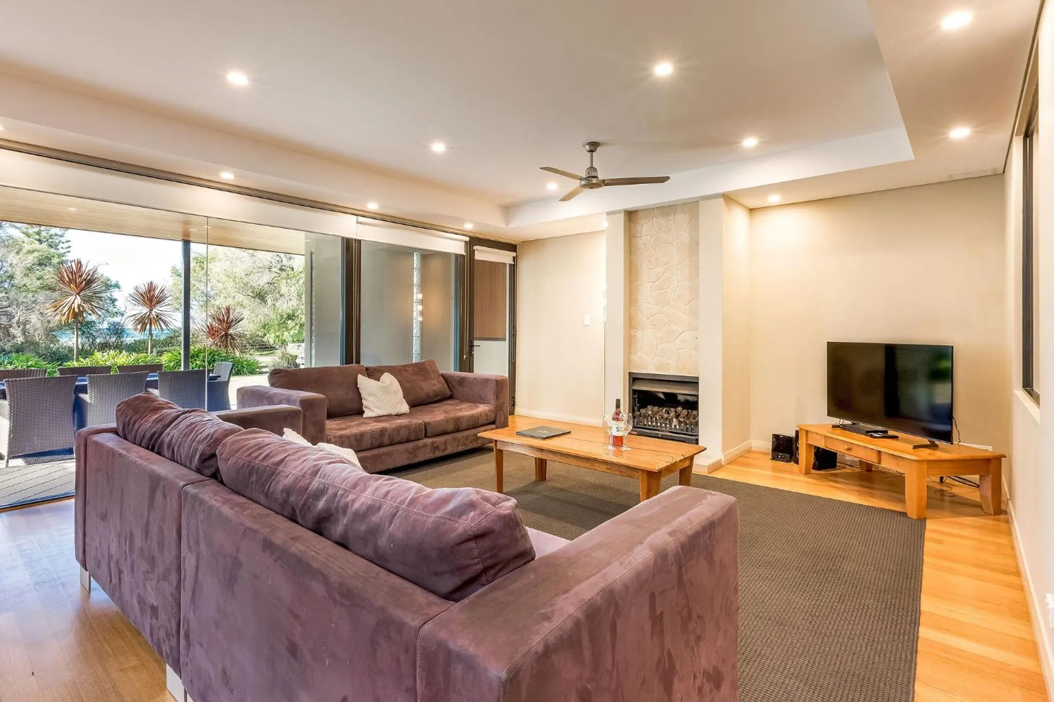 Communal lounge/ TV room in Regency Beach Club