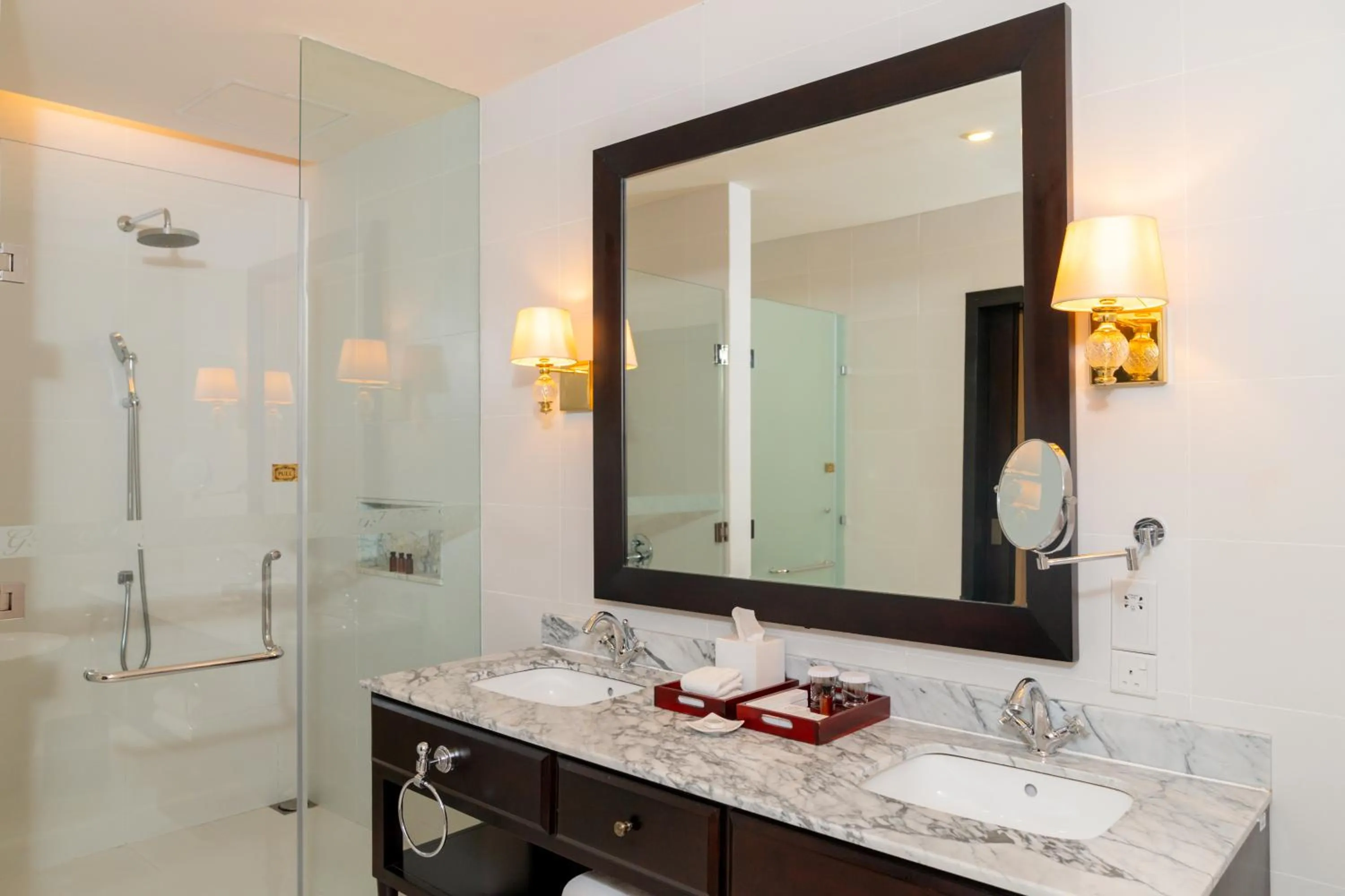 Shower in Galle Face Hotel